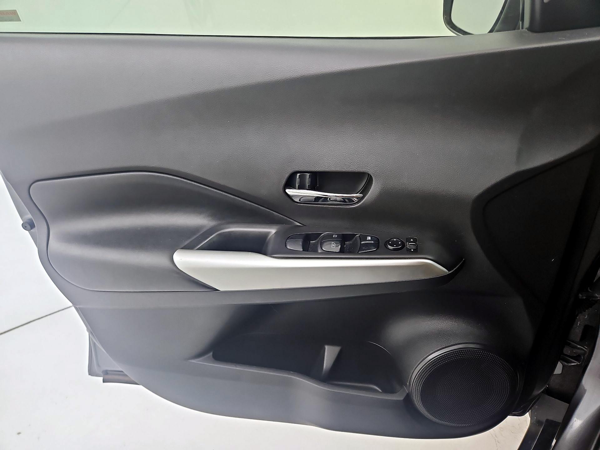 Thumbnail: 2019 Nissan Kicks - 10