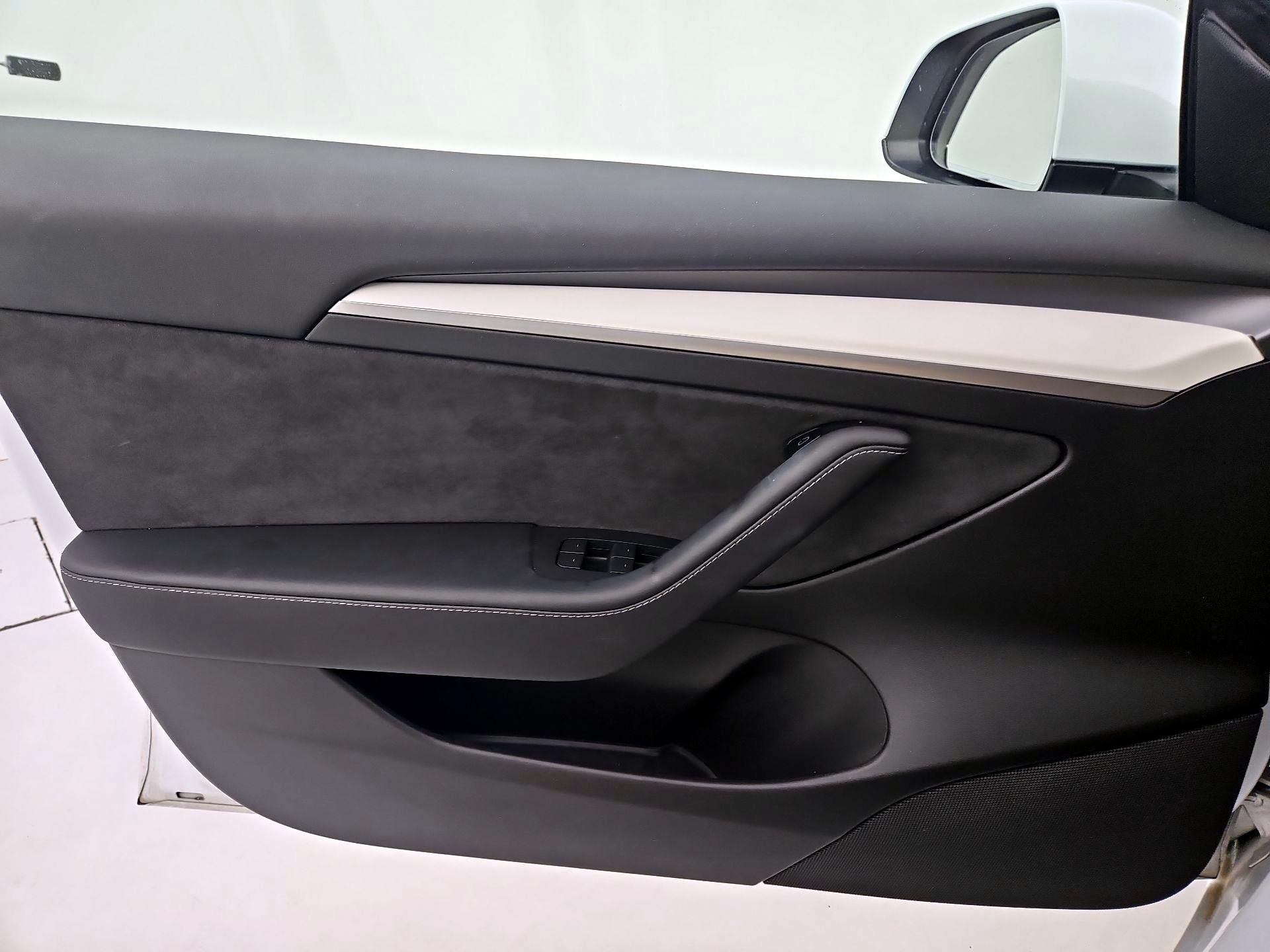 Thumbnail: 2022 Tesla Model 3 - 12