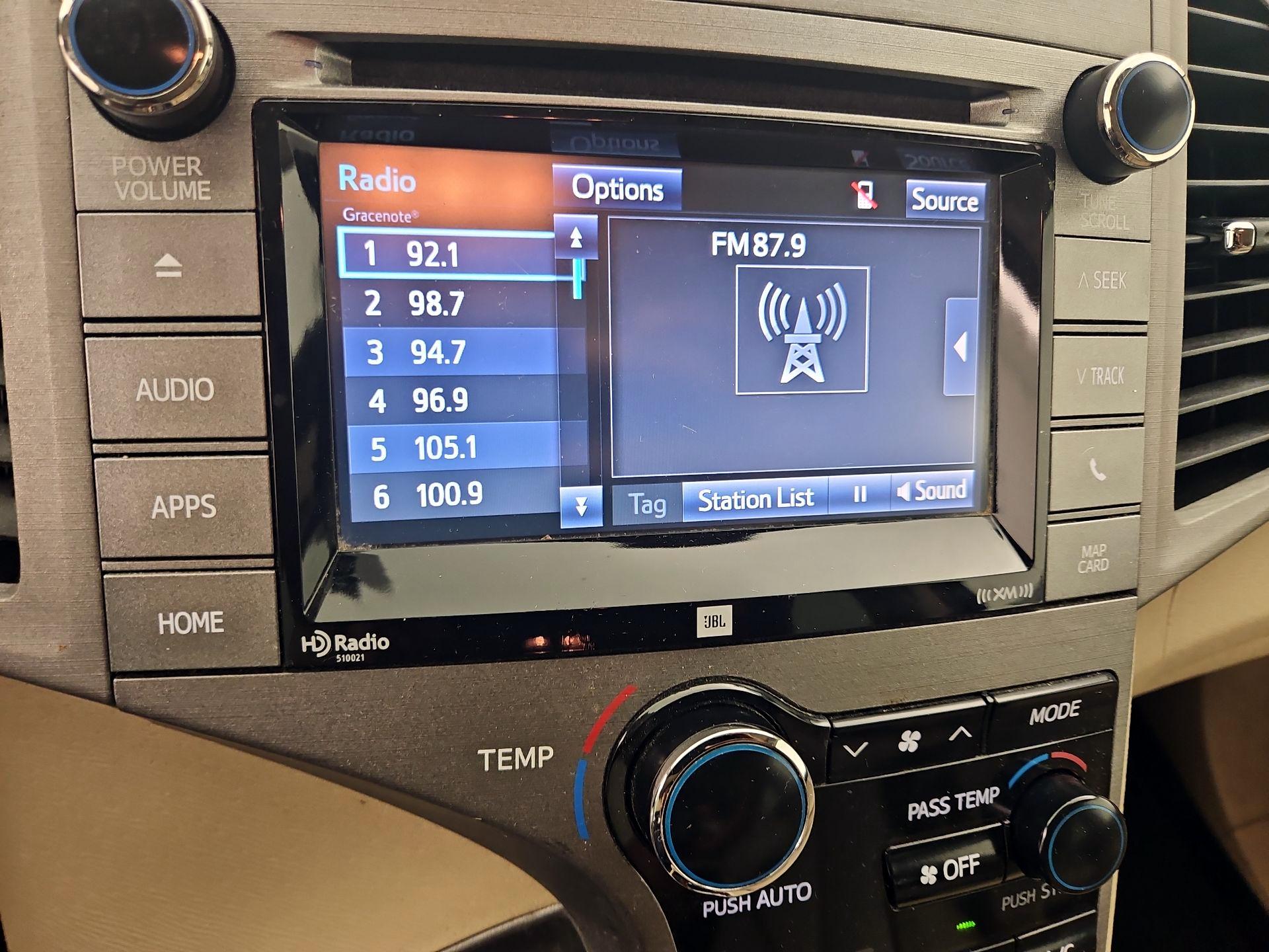Thumbnail: 2015 Toyota Venza - 15