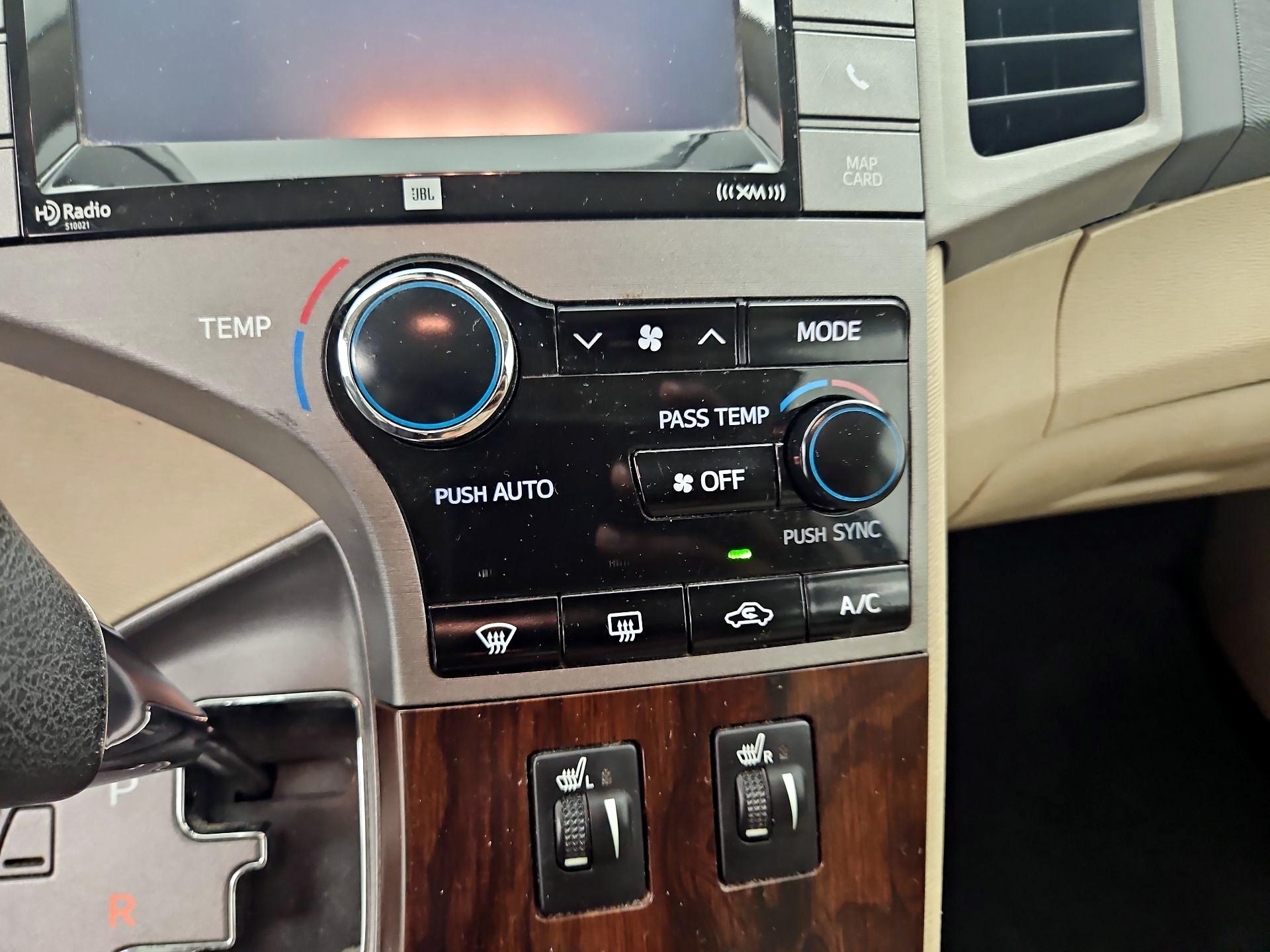 Thumbnail: 2015 Toyota Venza - 16