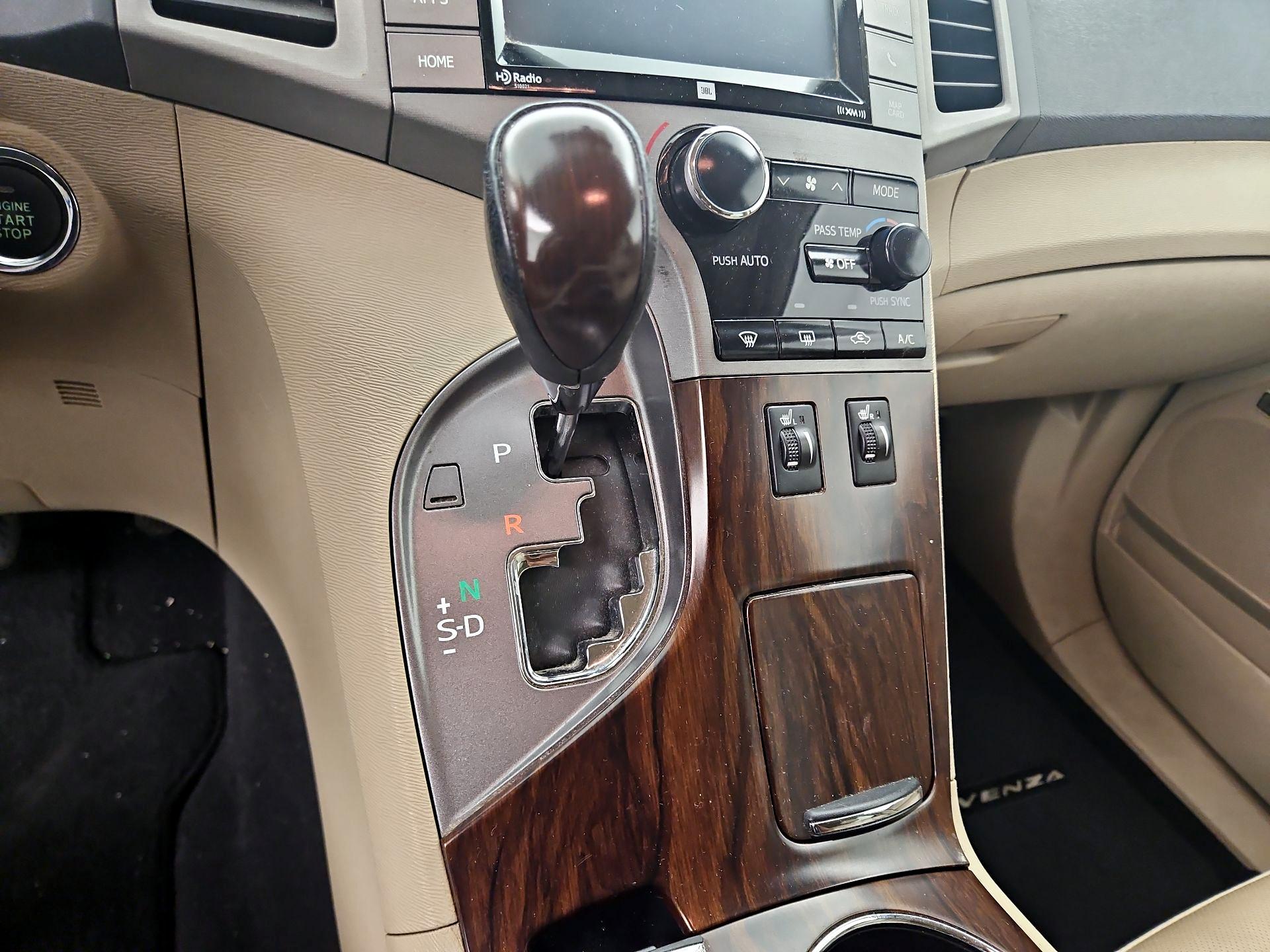 Thumbnail: 2015 Toyota Venza - 17