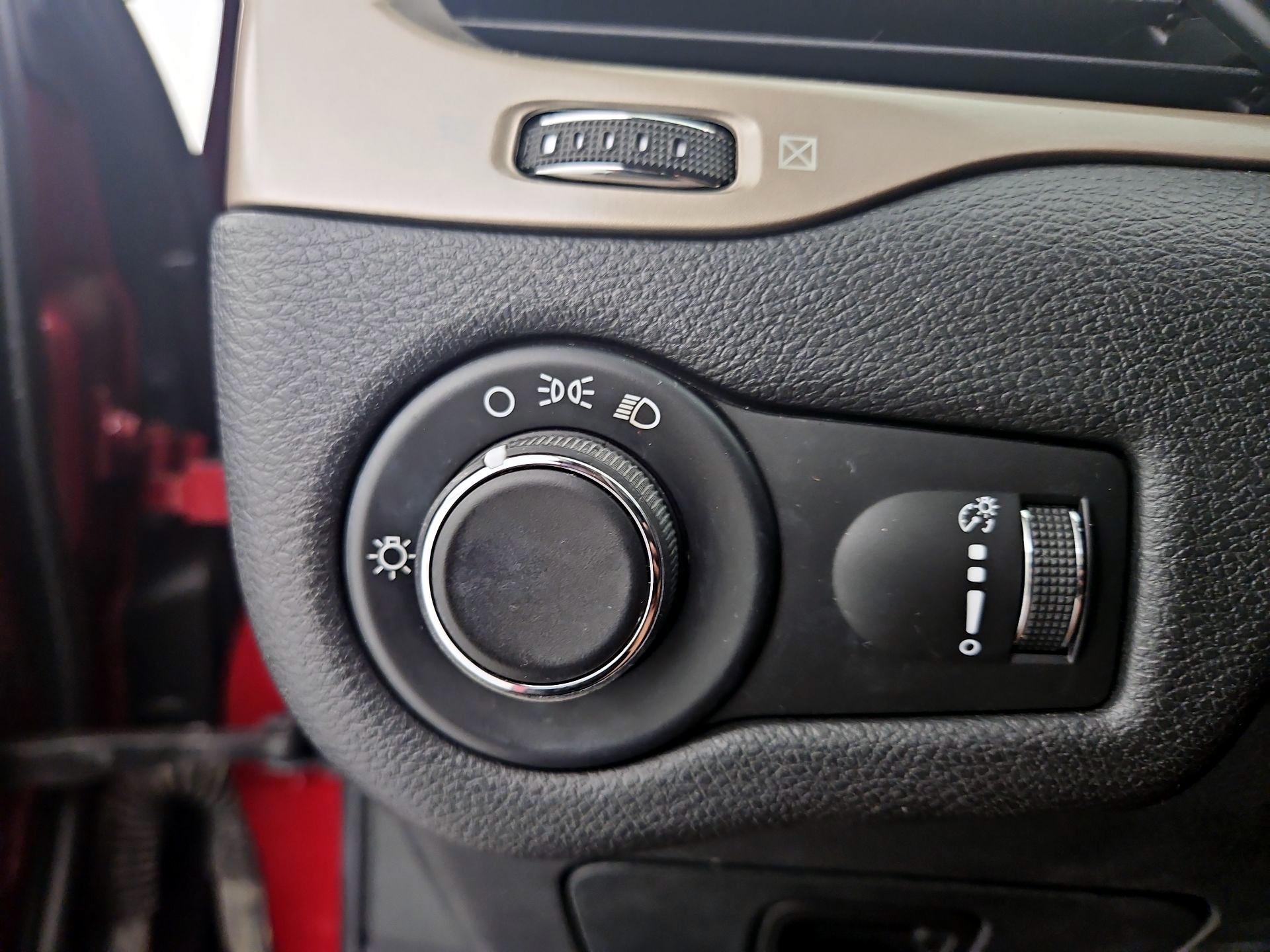 Thumbnail: 2016 Jeep Cherokee - 13