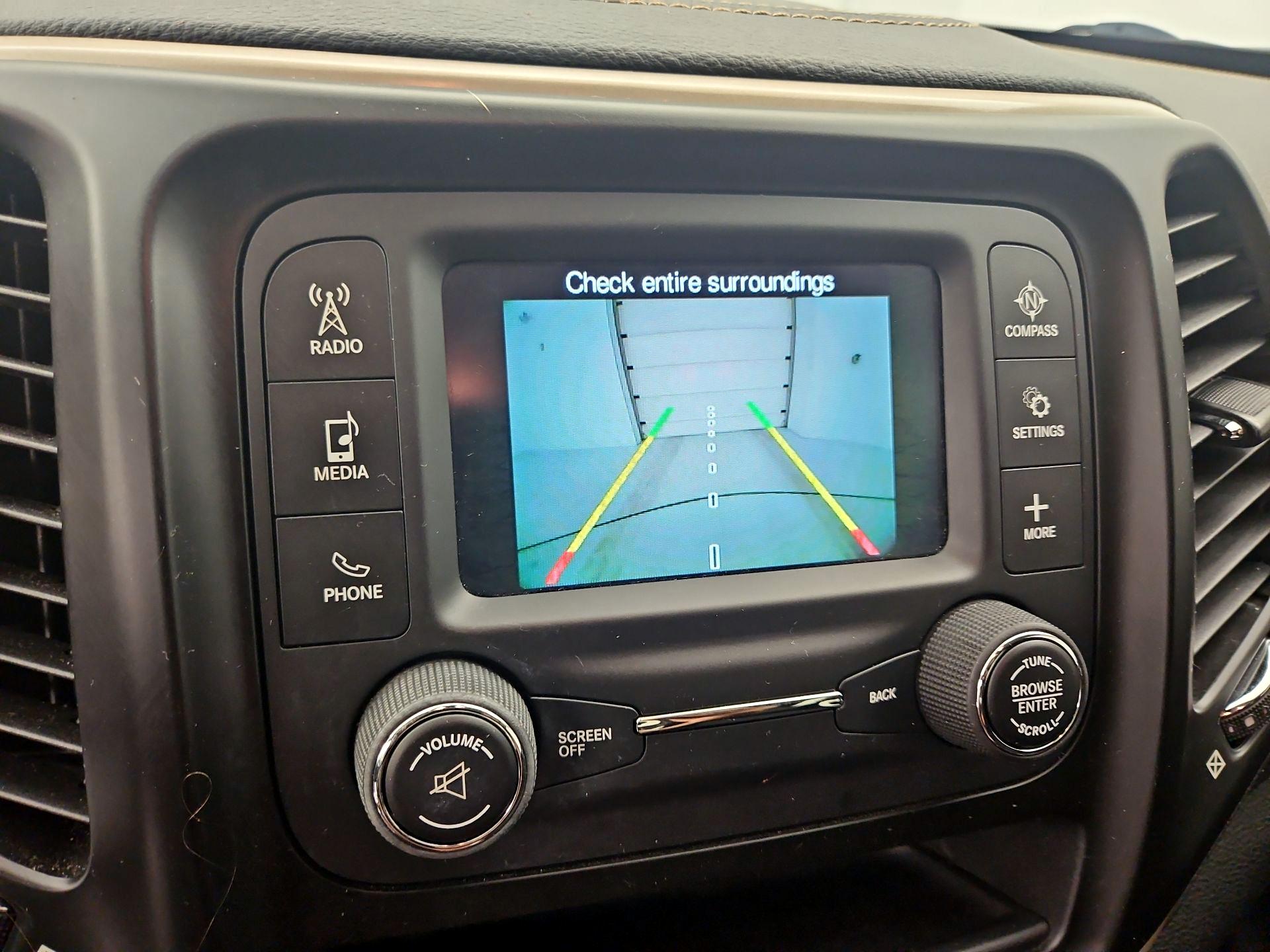 Thumbnail: 2016 Jeep Cherokee - 14