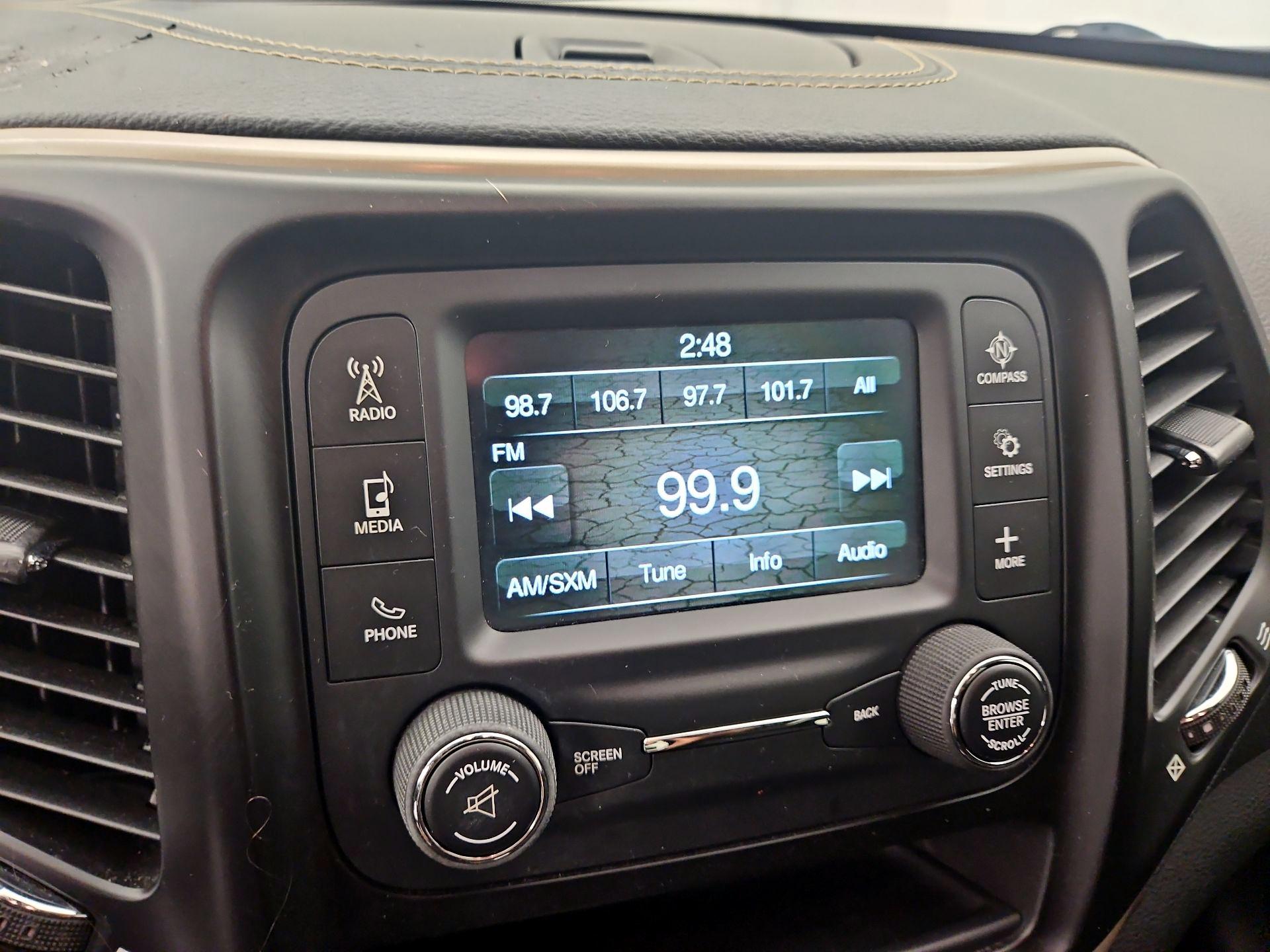 Thumbnail: 2016 Jeep Cherokee - 15