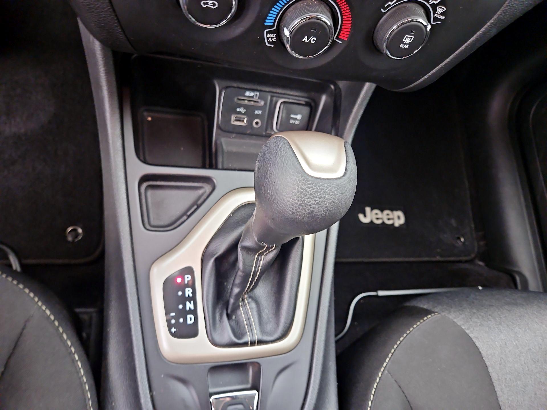 Thumbnail: 2016 Jeep Cherokee - 17