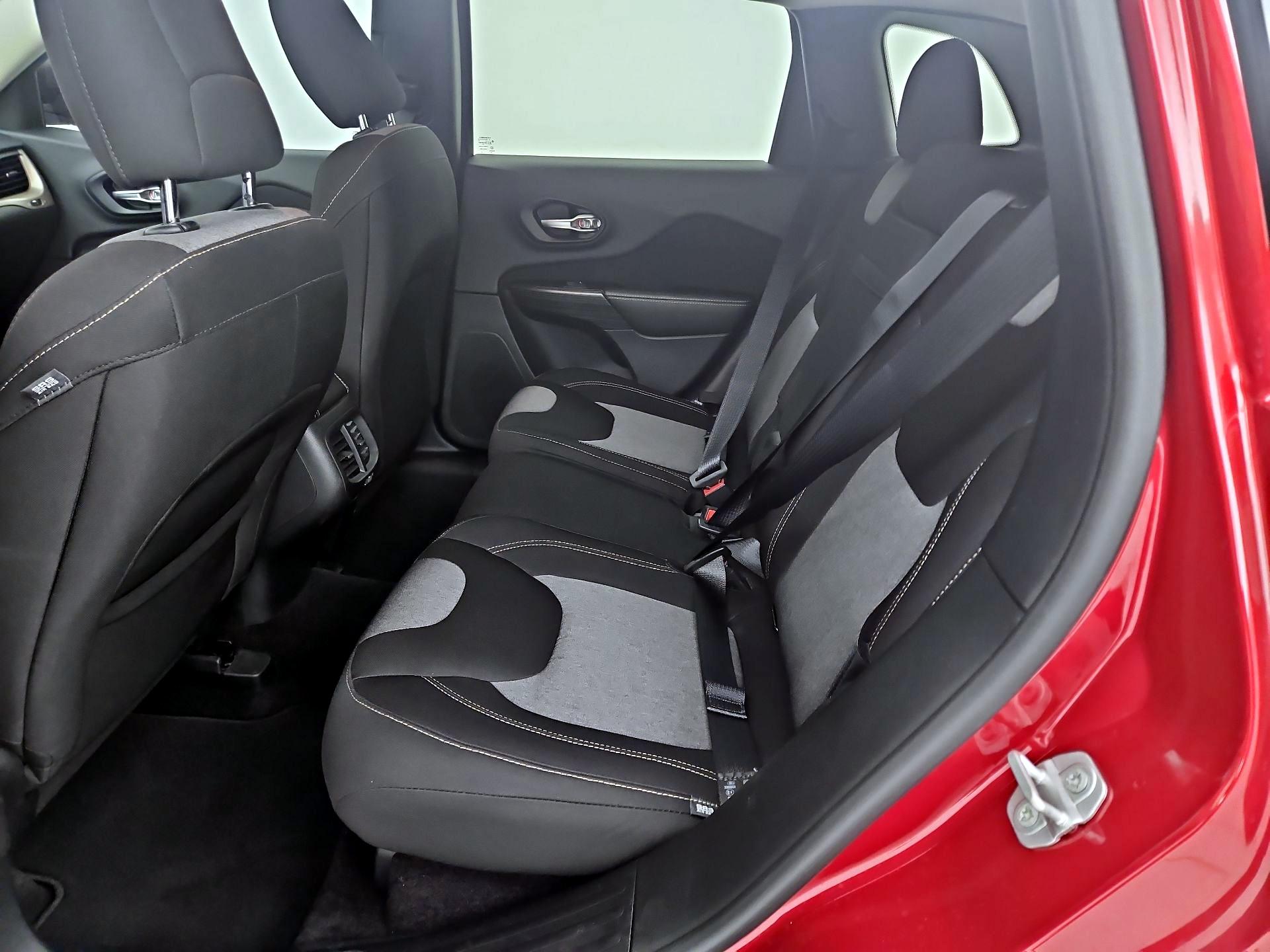 Thumbnail: 2016 Jeep Cherokee - 19