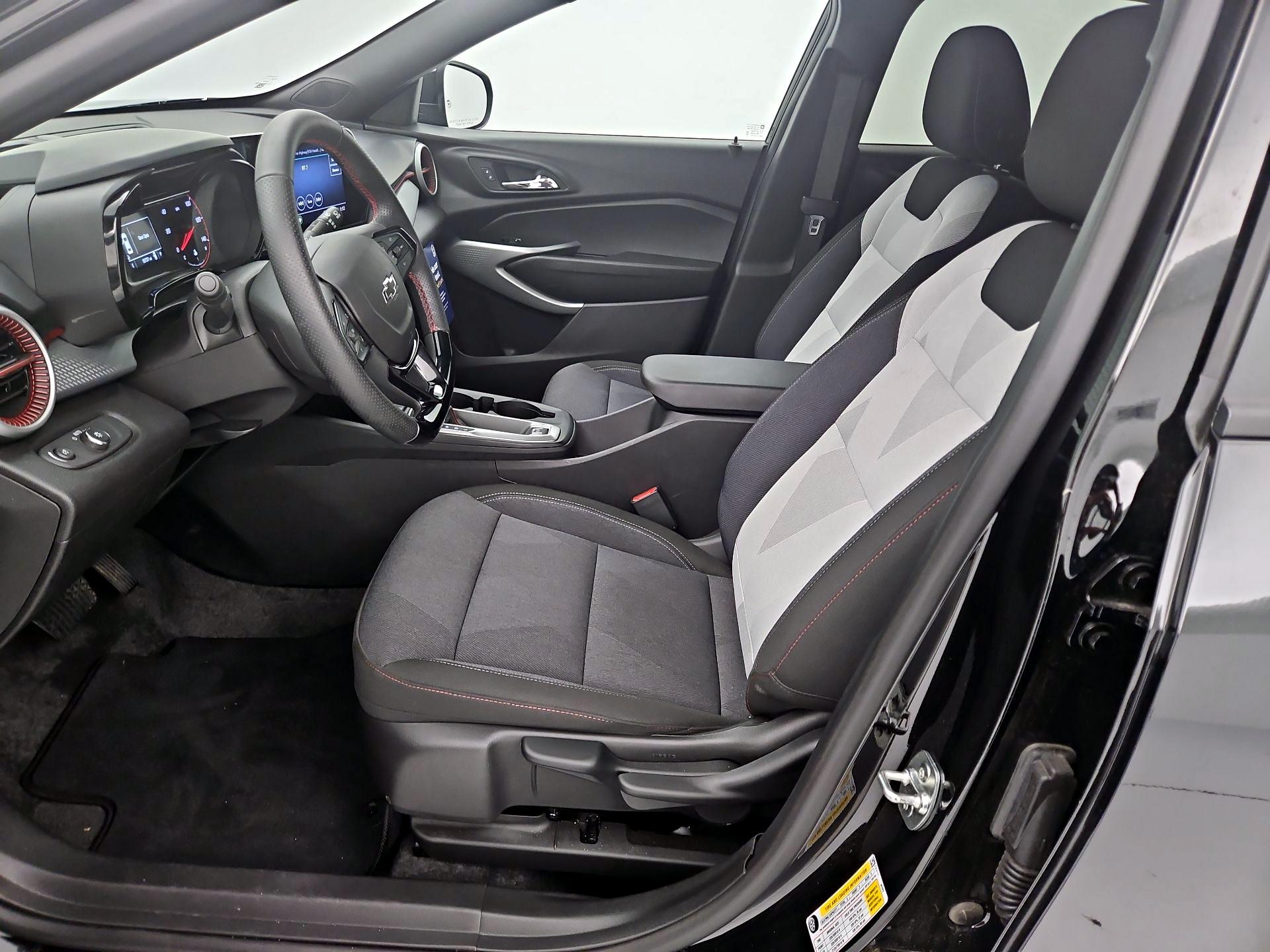 Thumbnail: 2025 Chevrolet Trax - 11
