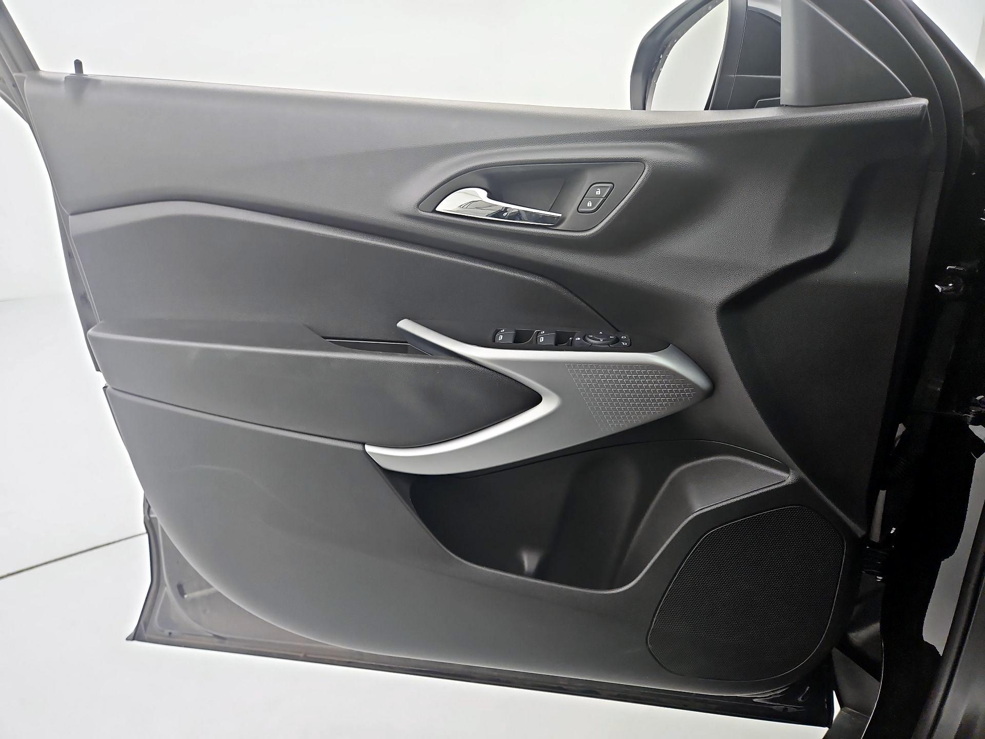 Thumbnail: 2025 Chevrolet Trax - 12