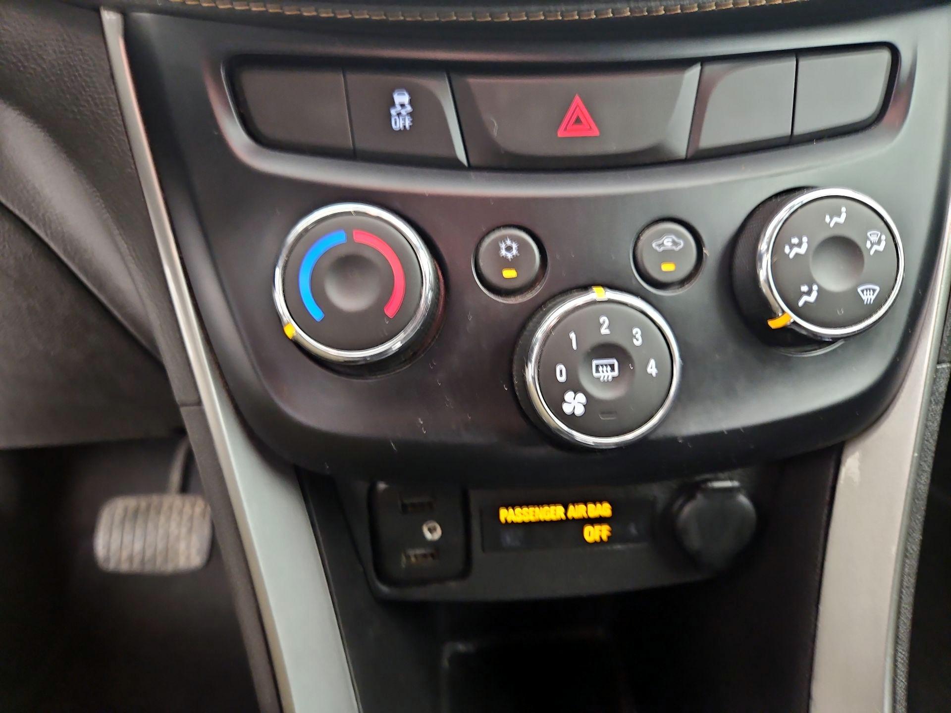 Thumbnail: 2020 Chevrolet Trax - 16