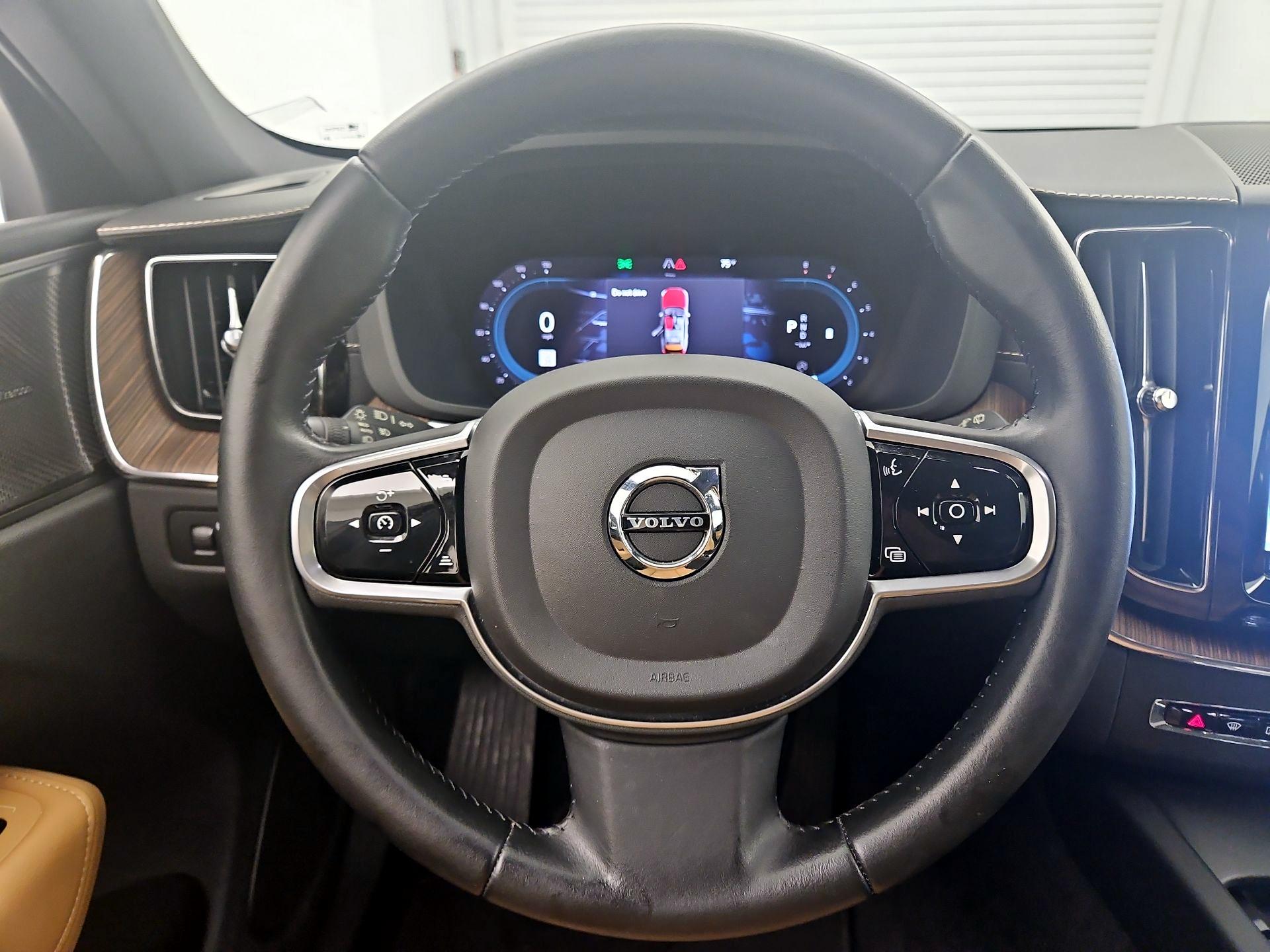Thumbnail: 2022 Volvo XC60 - 10