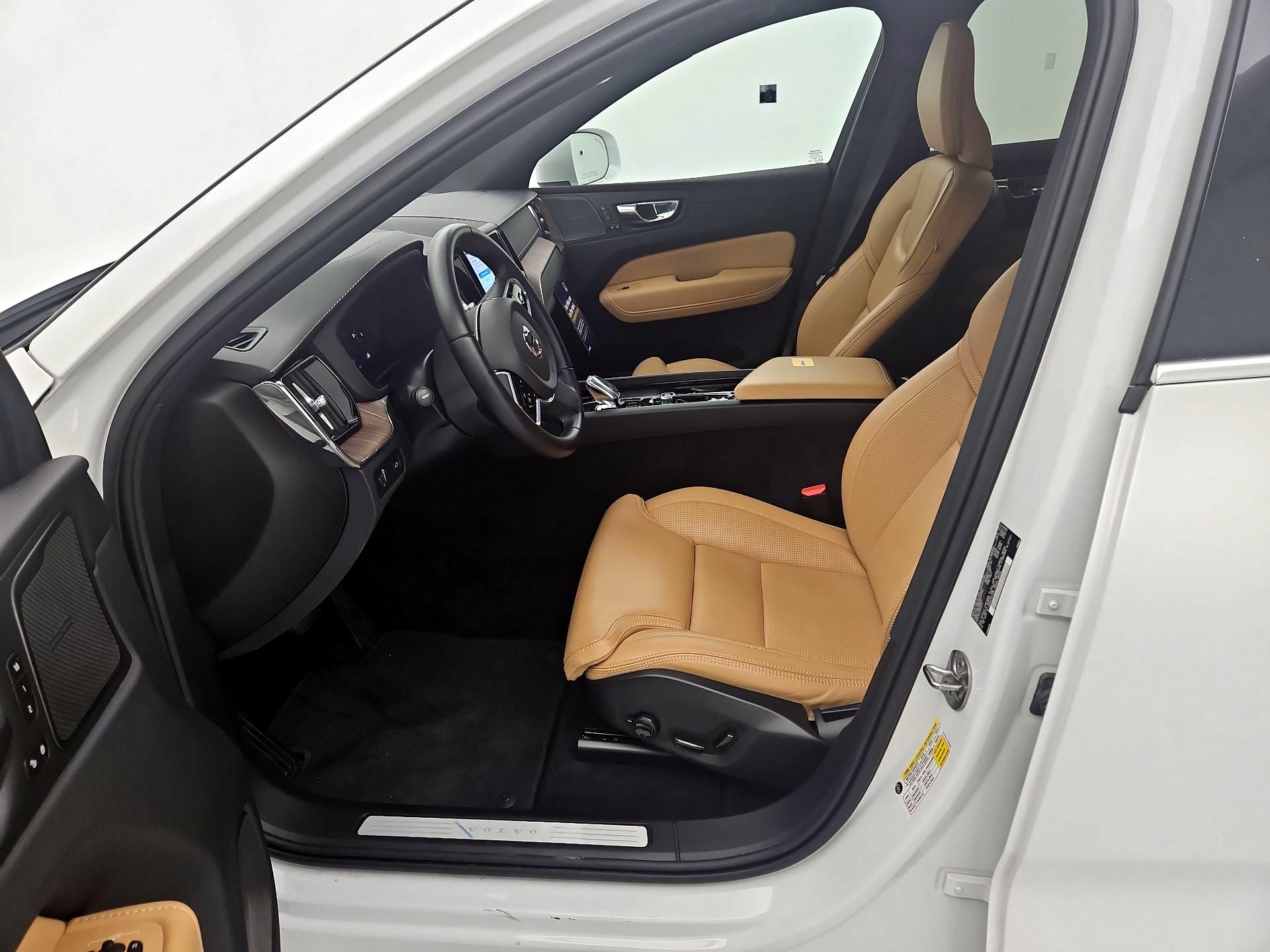 Thumbnail: 2022 Volvo XC60 - 11