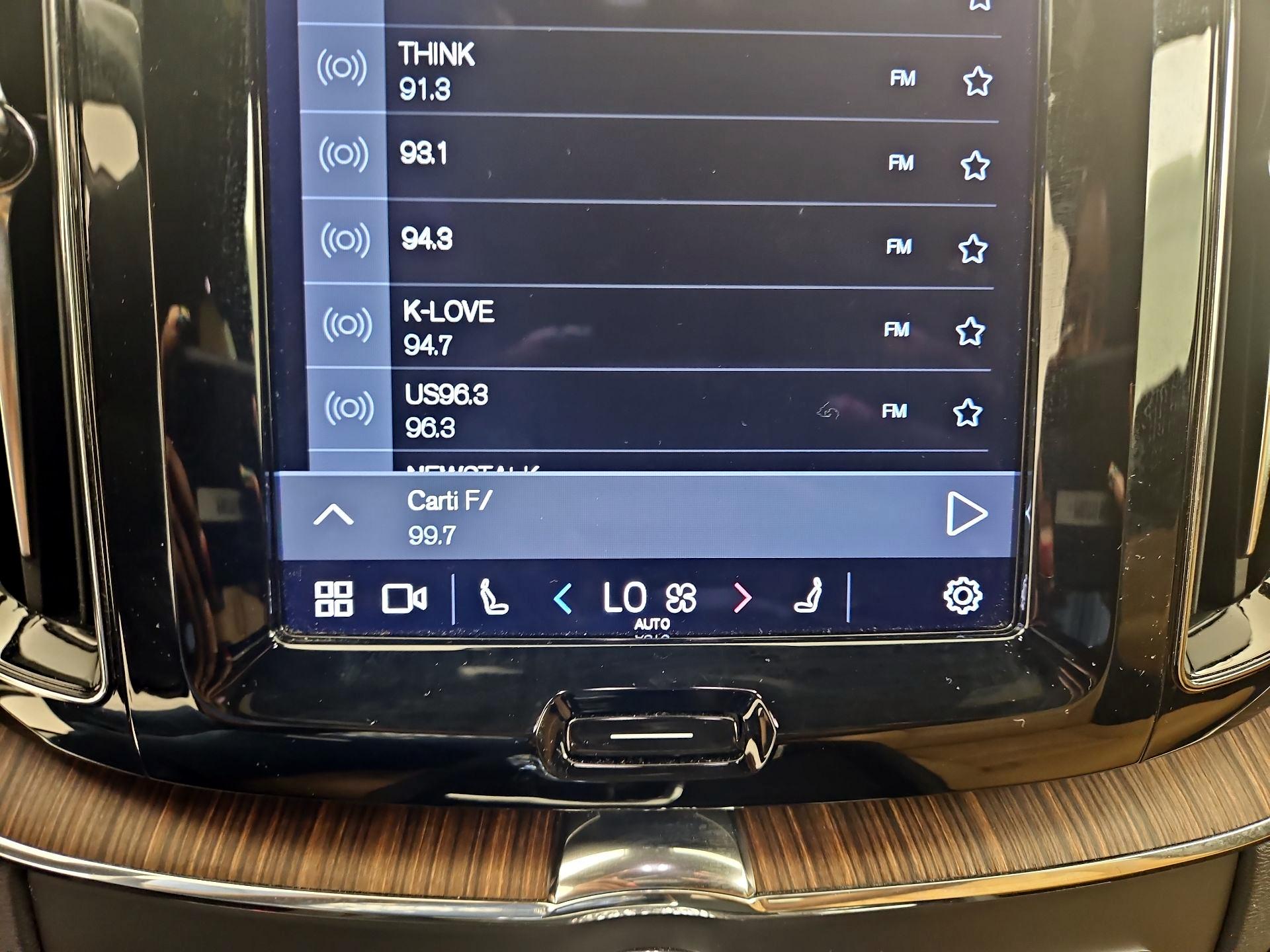Thumbnail: 2022 Volvo XC60 - 17