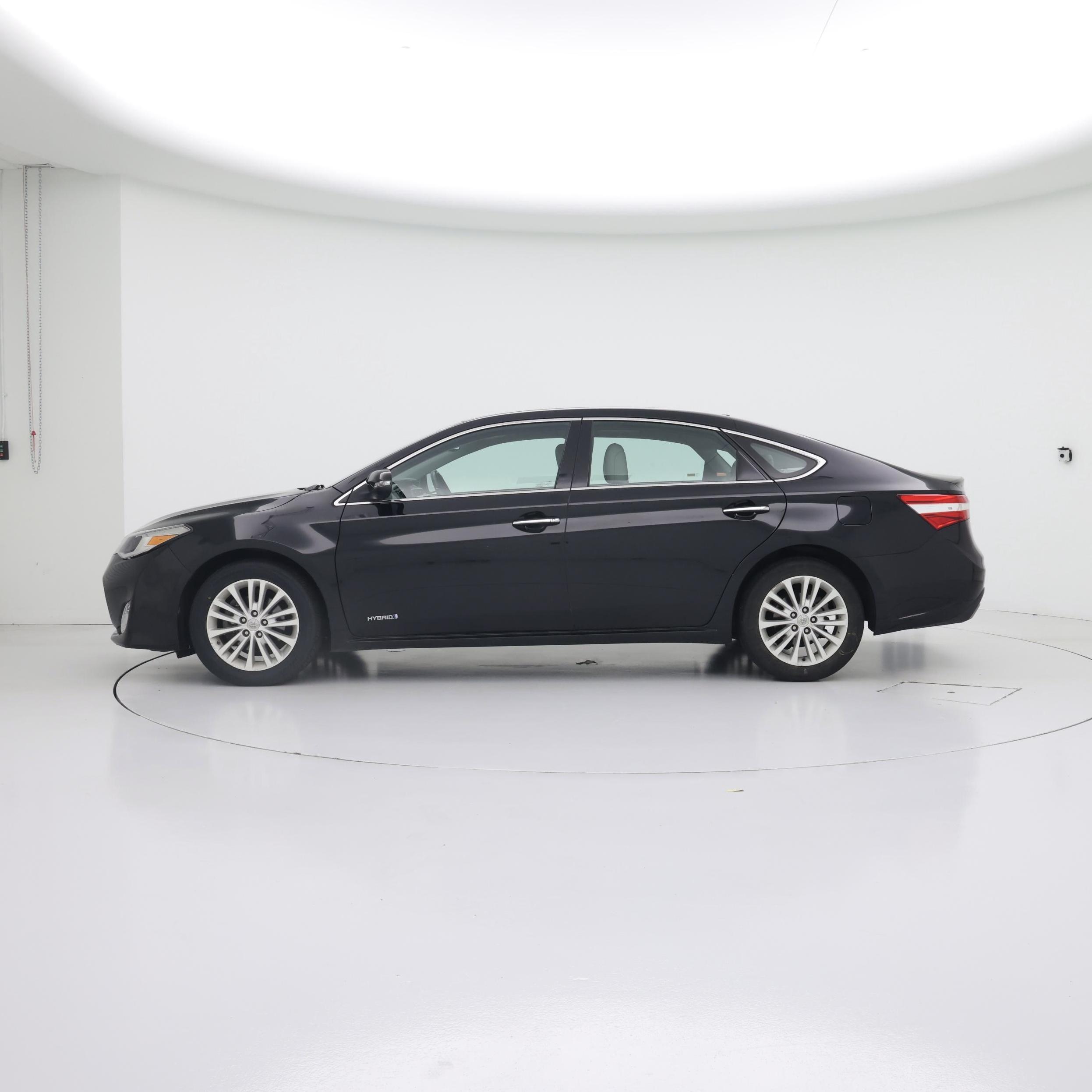 Thumbnail: 2013 Toyota Avalon - 3