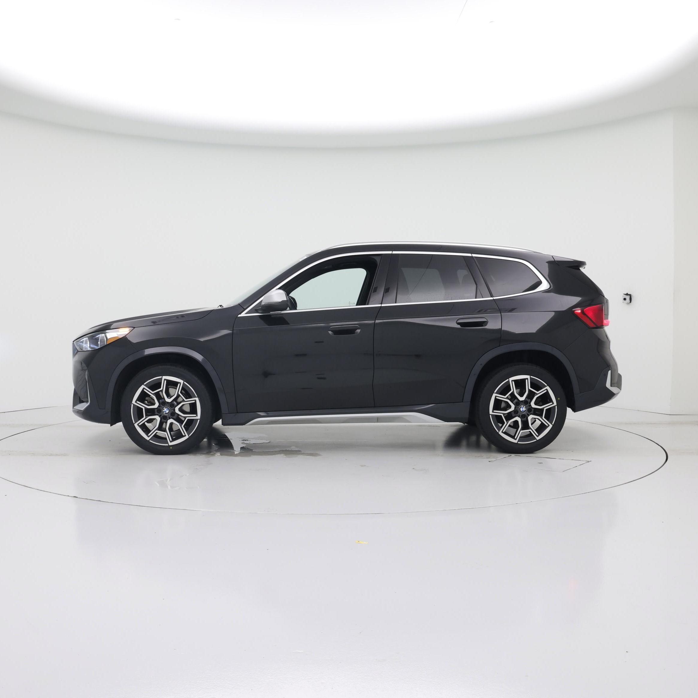 Thumbnail: 2023 BMW X1 - 3