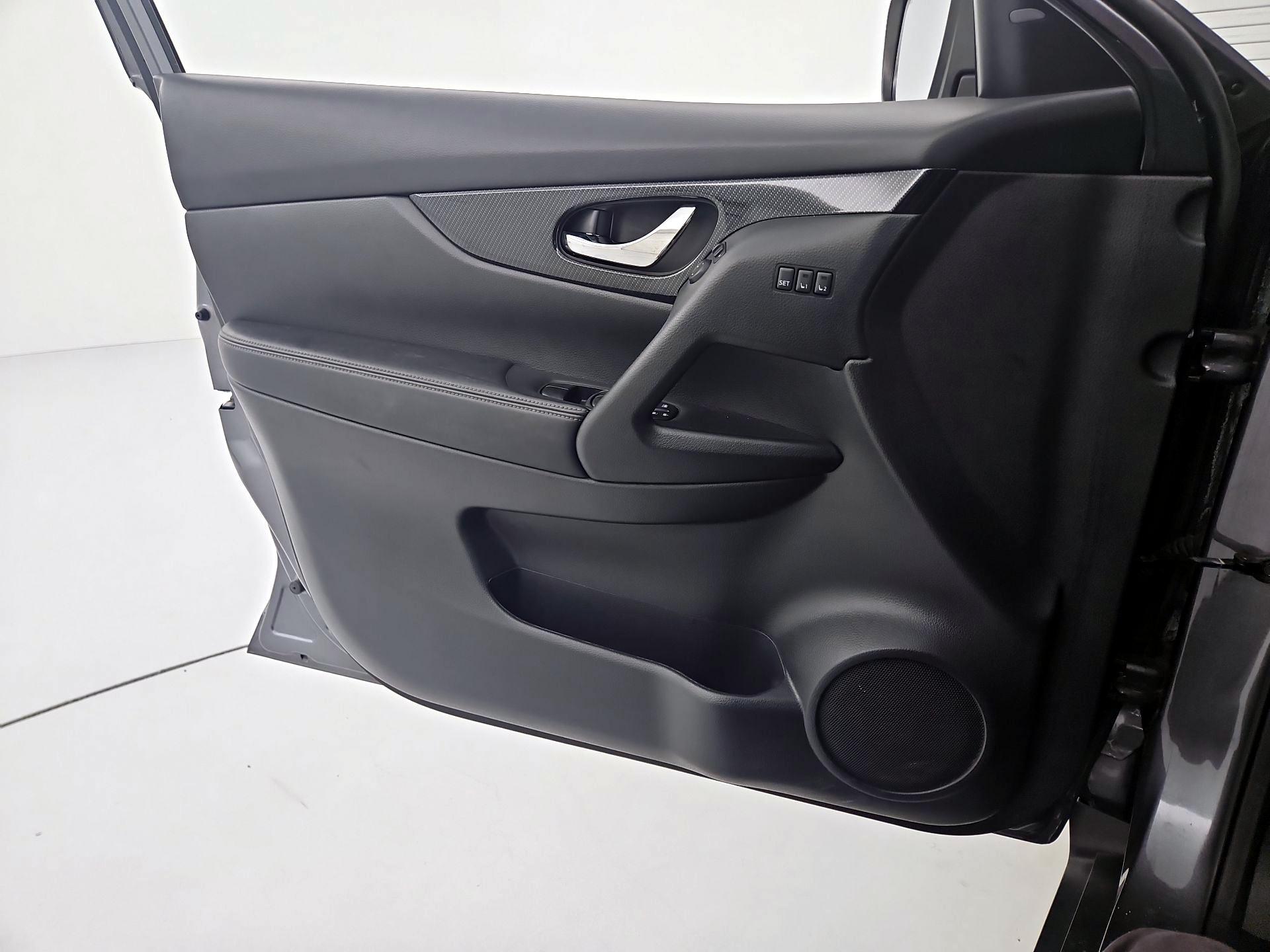 Thumbnail: 2020 Nissan Rogue - 12