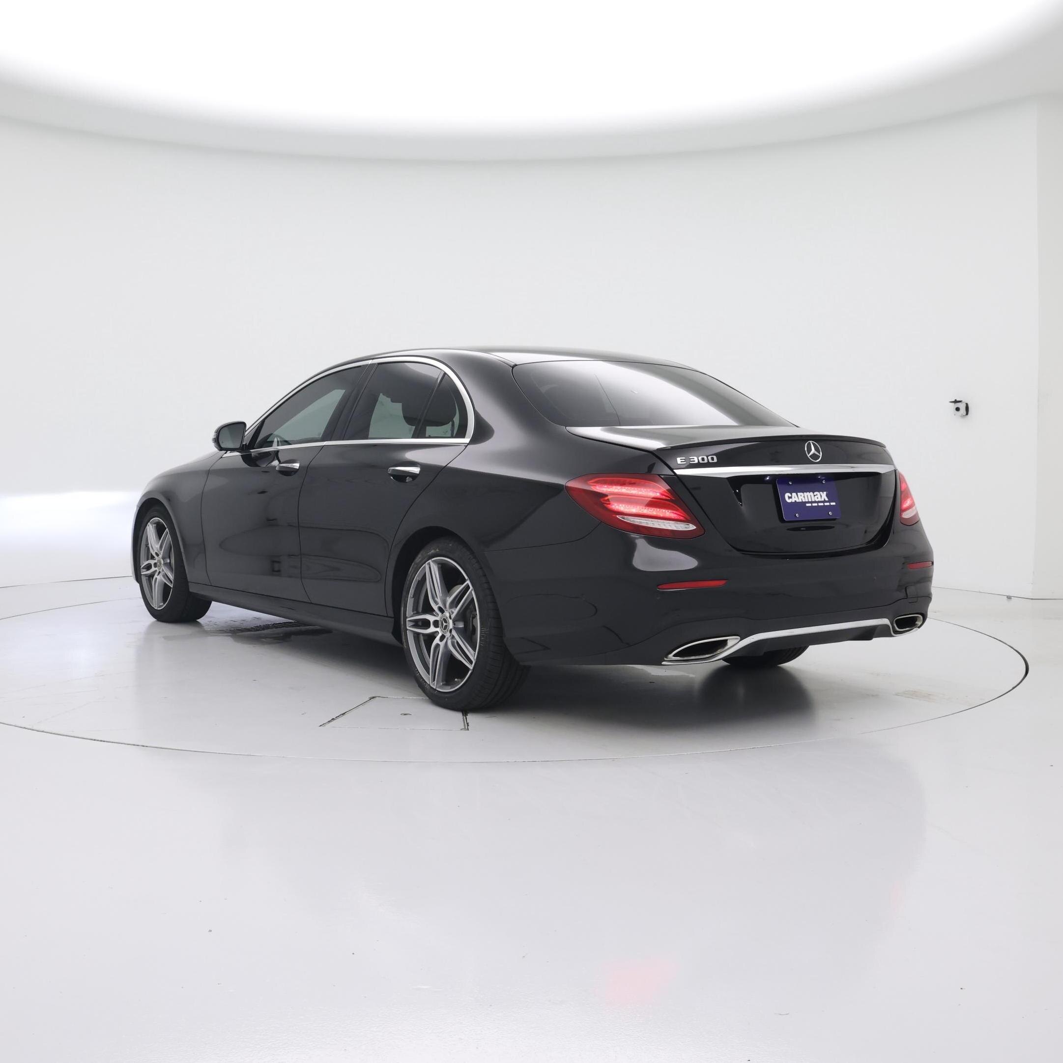 Thumbnail: 2018 Mercedes-Benz E-Class - 2