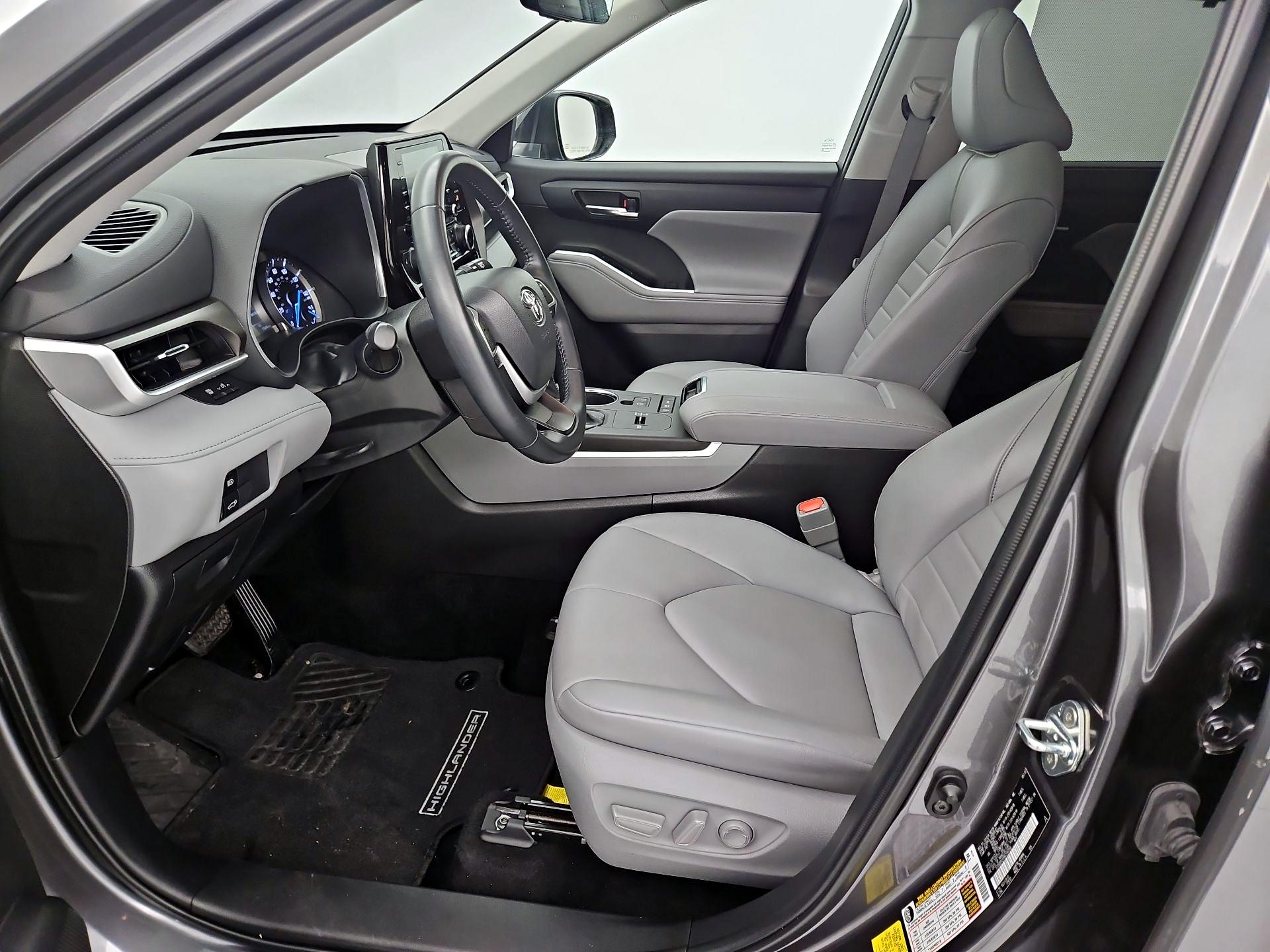 Thumbnail: 2022 Toyota Highlander - 11