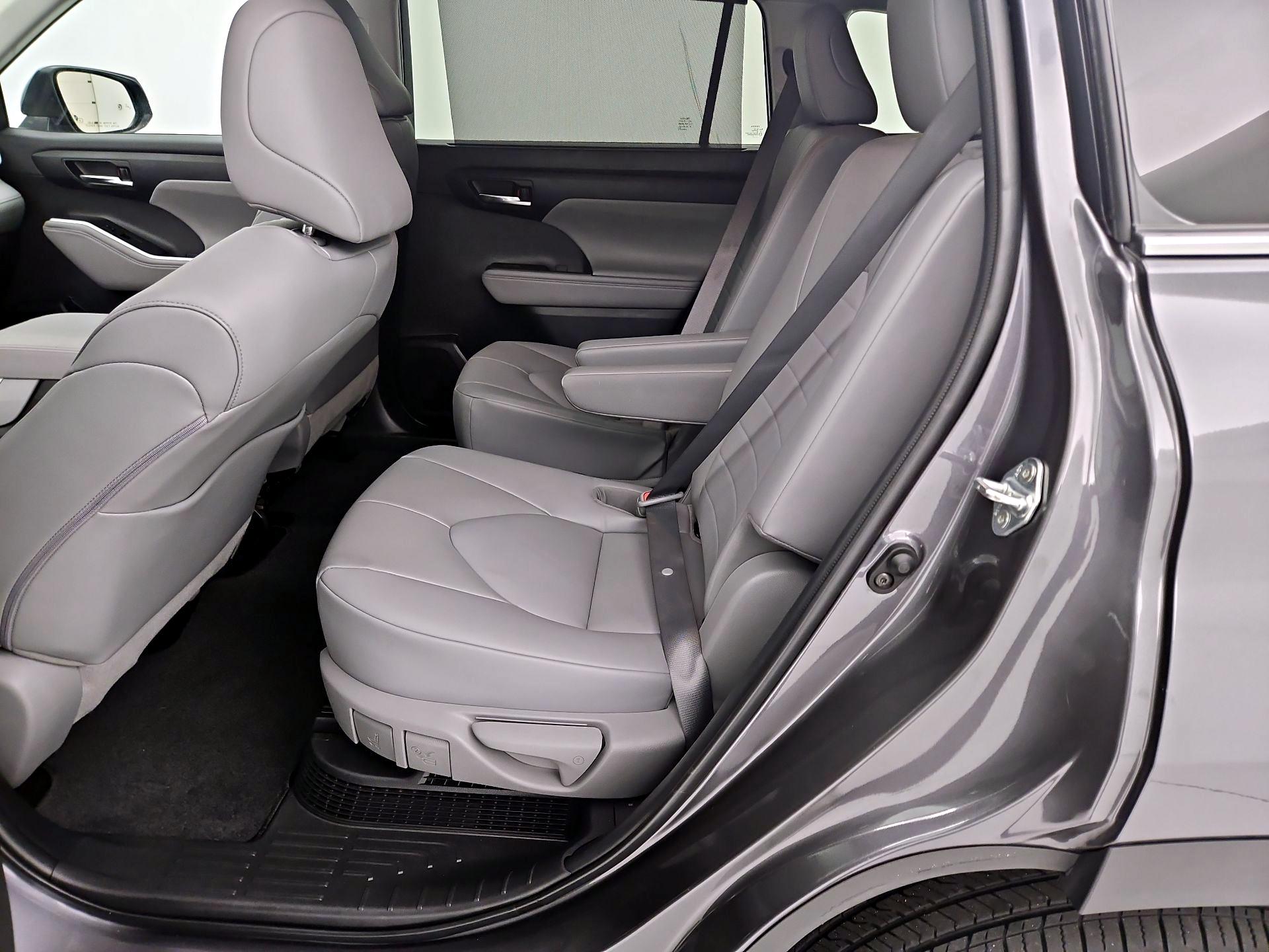 Thumbnail: 2022 Toyota Highlander - 20