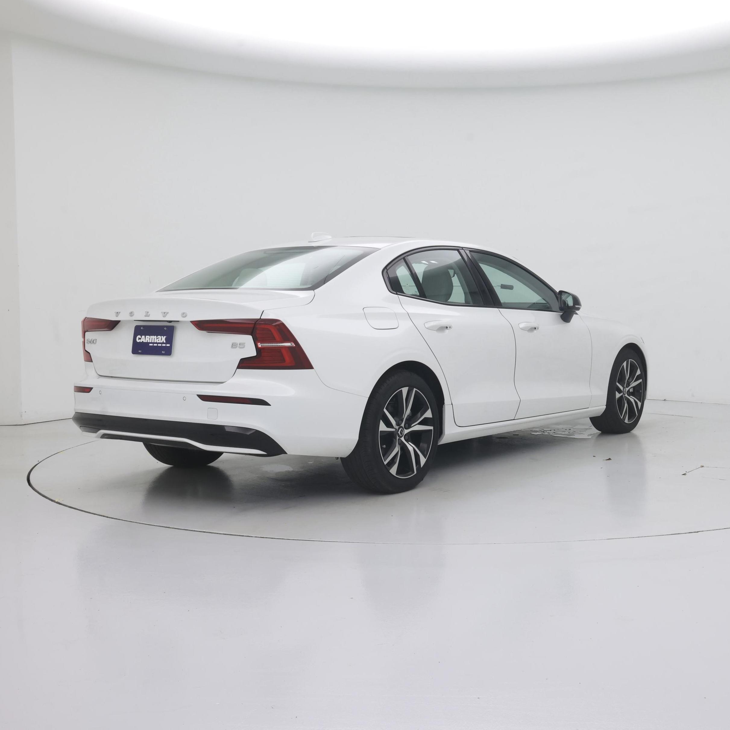Thumbnail: 2024 Volvo S60 - 8