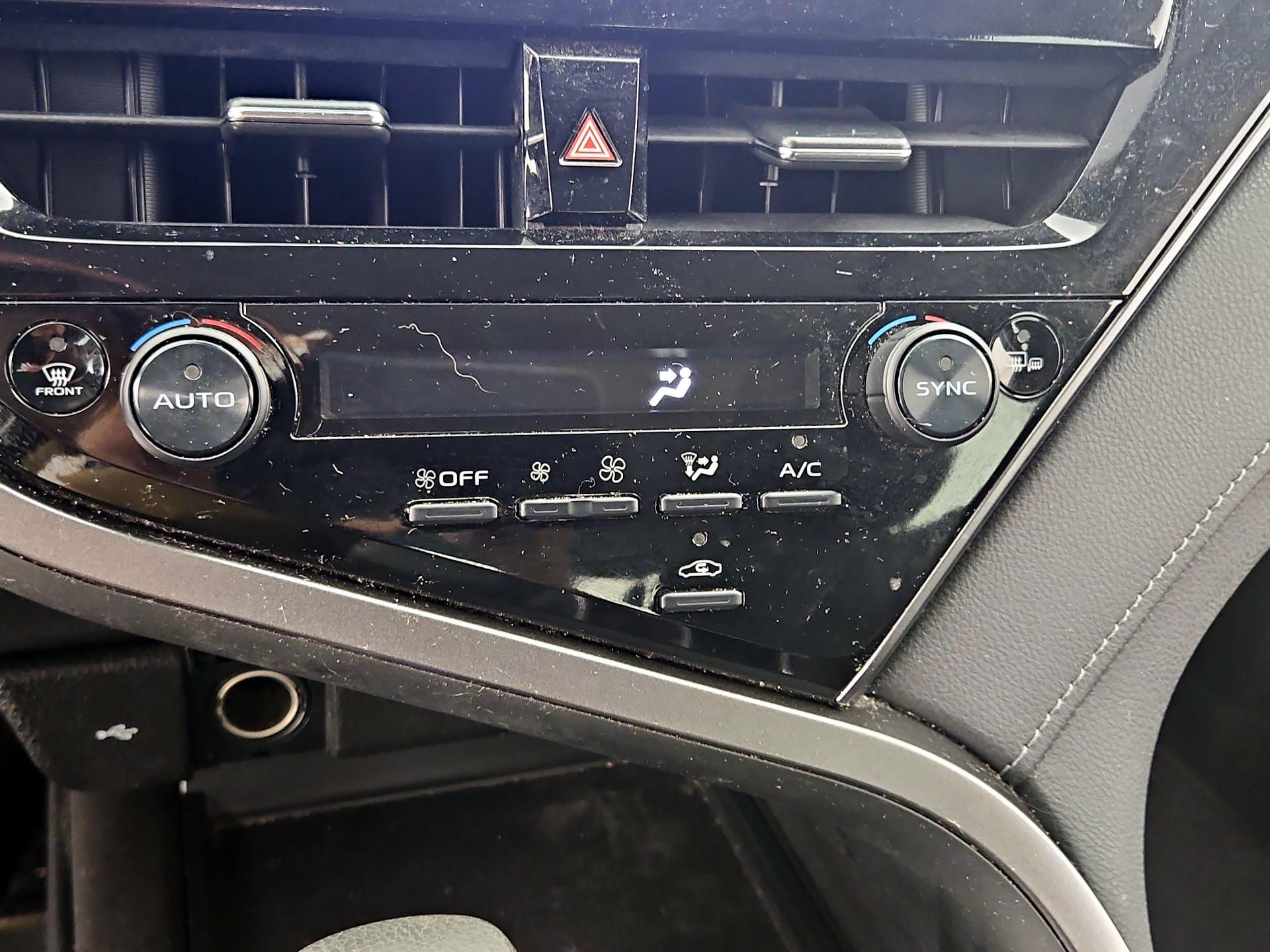Thumbnail: 2022 Toyota Camry - 16