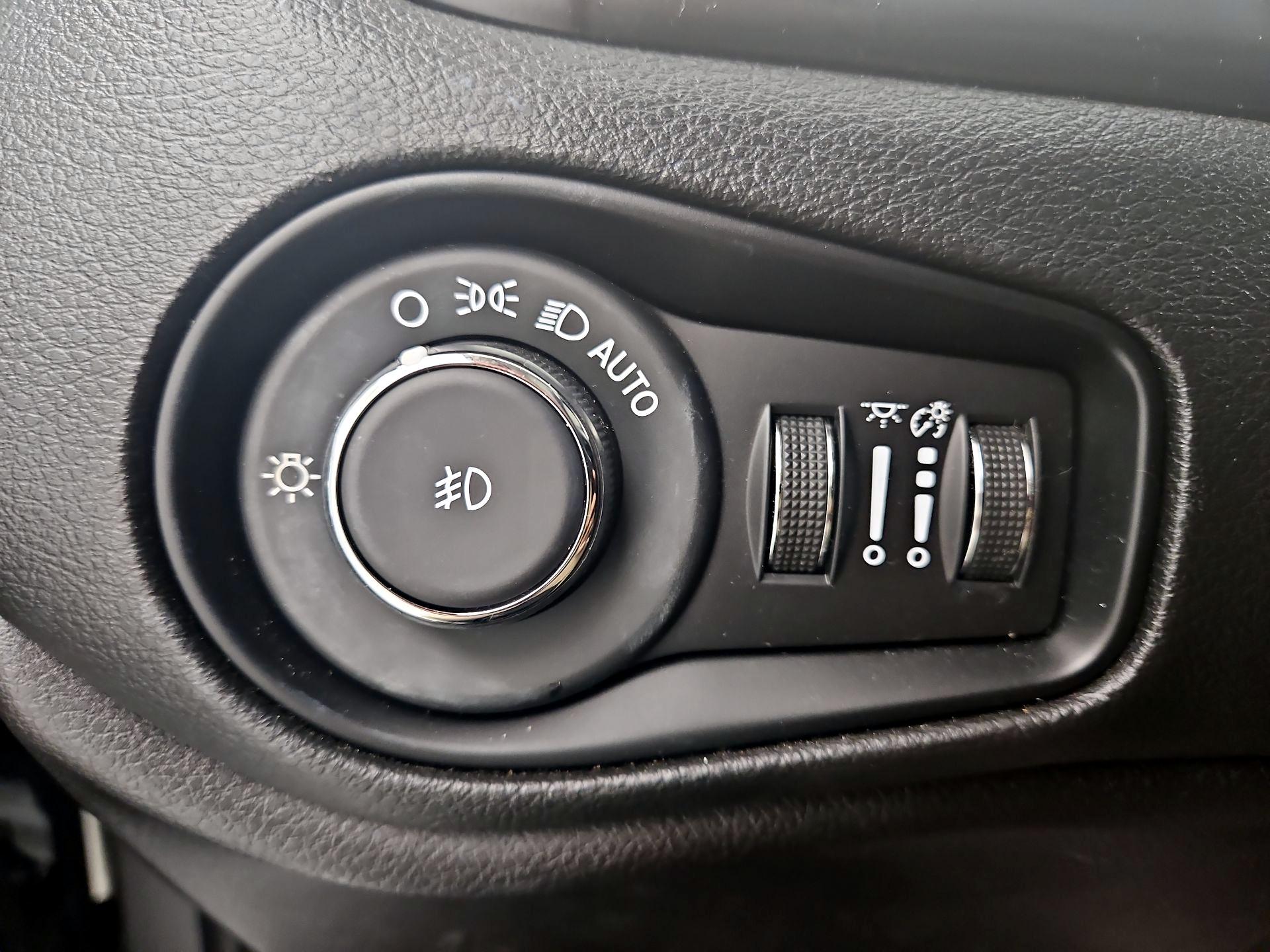 Thumbnail: 2023 Jeep Renegade - 13