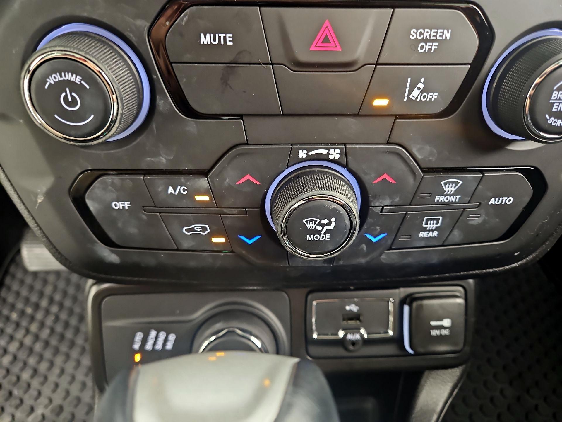 Thumbnail: 2023 Jeep Renegade - 17