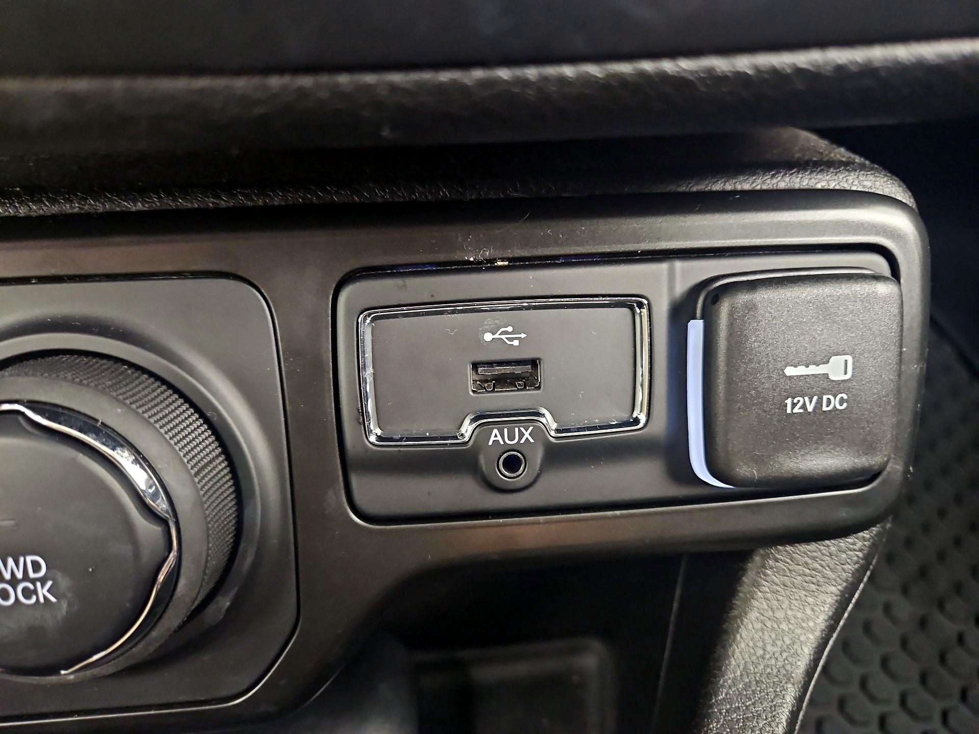 Thumbnail: 2023 Jeep Renegade - 19