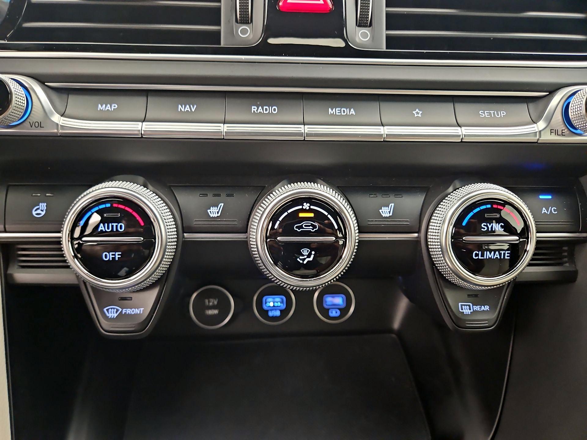 Thumbnail: 2023 Genesis G70 - 17