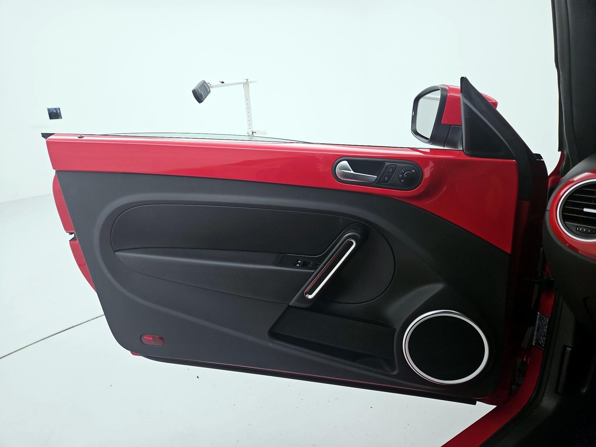 Thumbnail: 2014 Volkswagen Beetle - 12
