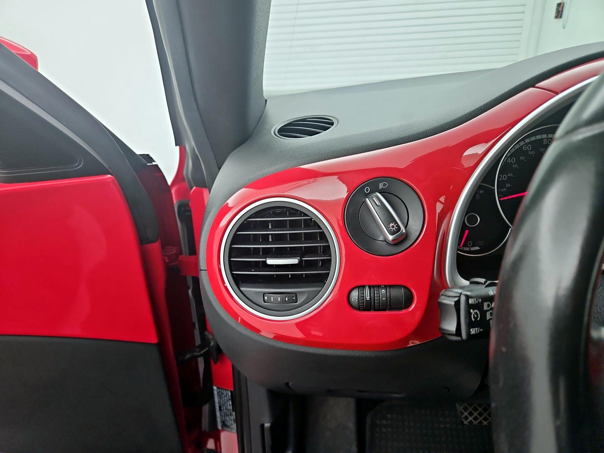 Thumbnail: 2014 Volkswagen Beetle - 13