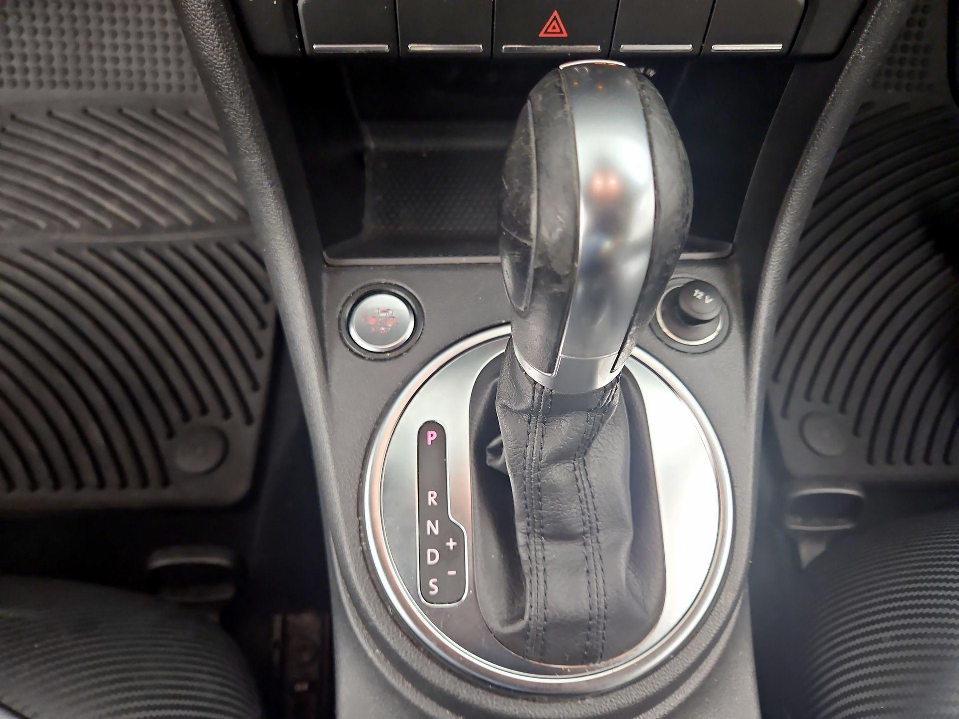 Thumbnail: 2014 Volkswagen Beetle - 16