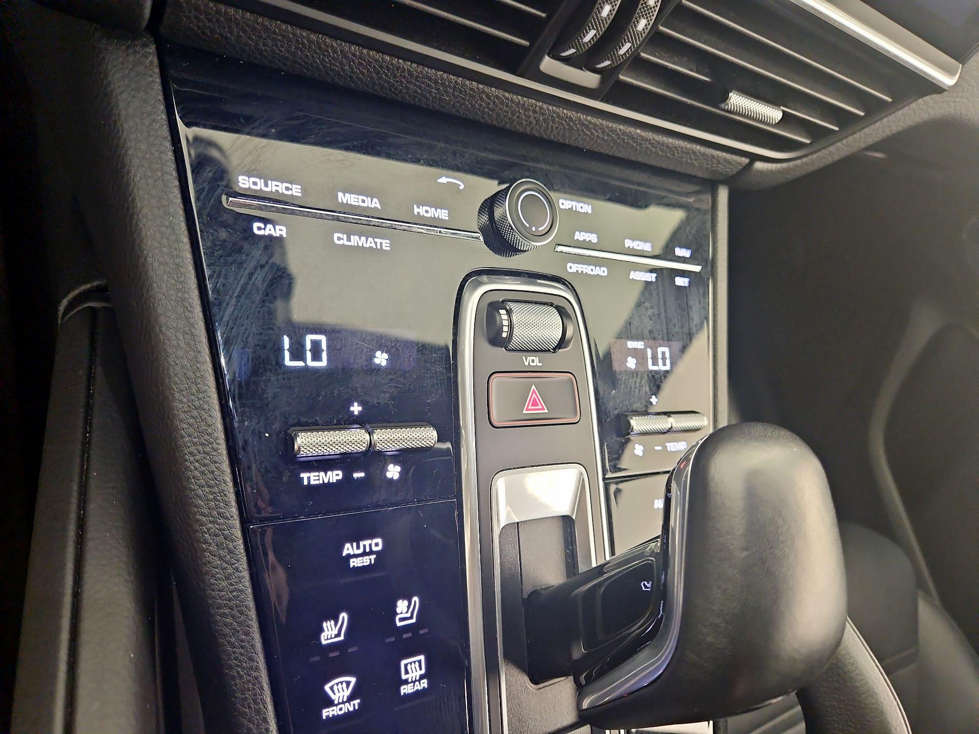 Thumbnail: 2021 Porsche Cayenne - 17