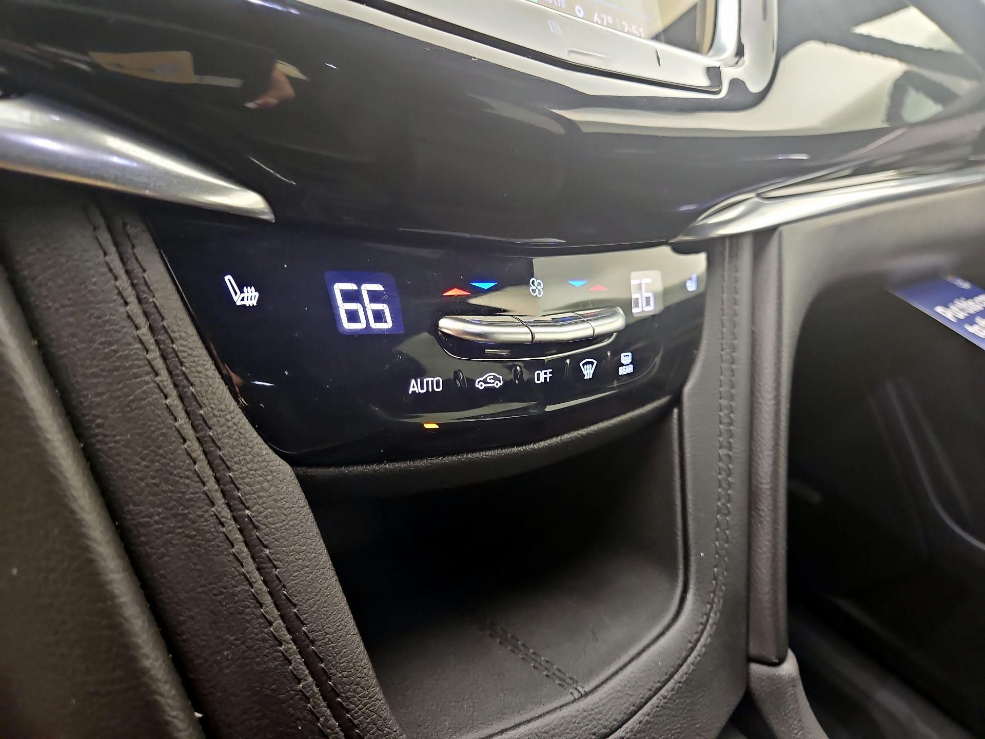 Thumbnail: 2021 Cadillac XT6 - 17
