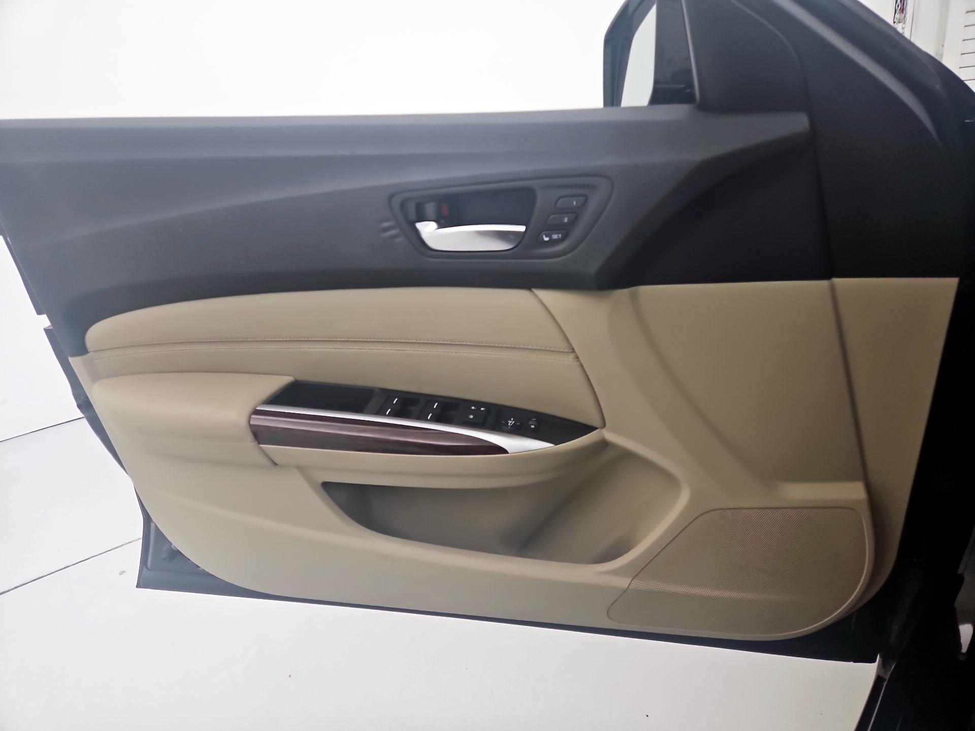 Thumbnail: 2017 Acura TLX - 12