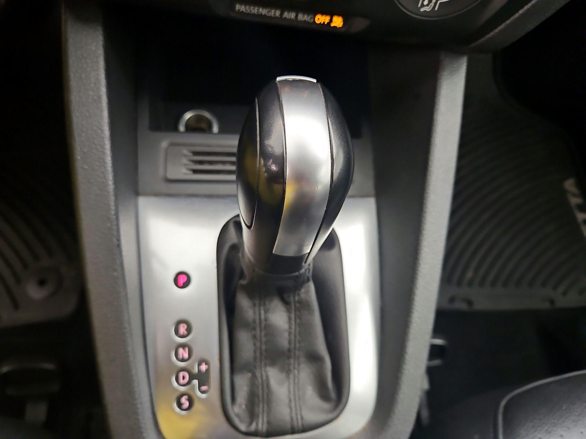Thumbnail: 2014 Volkswagen Jetta - 16
