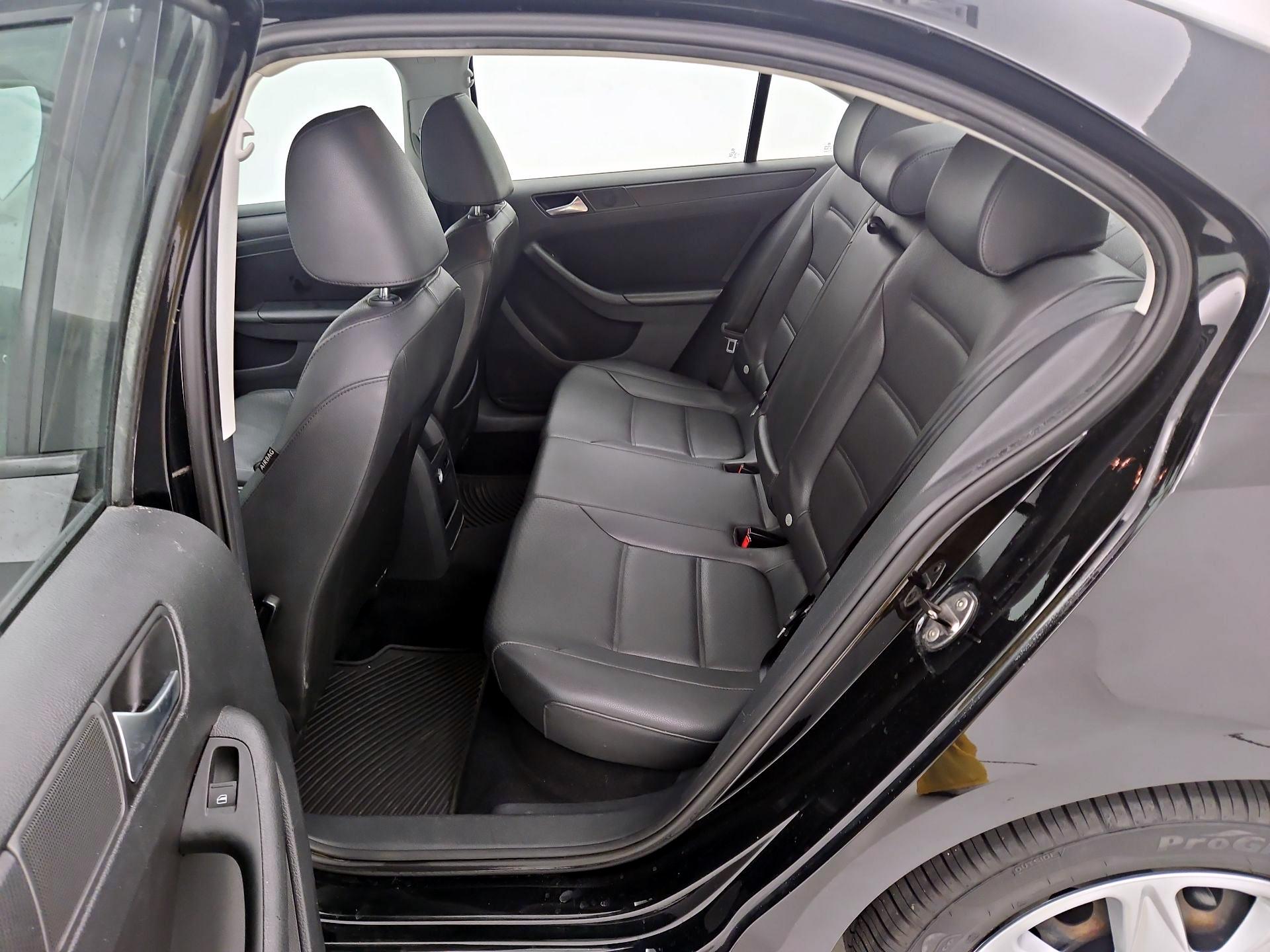 Thumbnail: 2014 Volkswagen Jetta - 18
