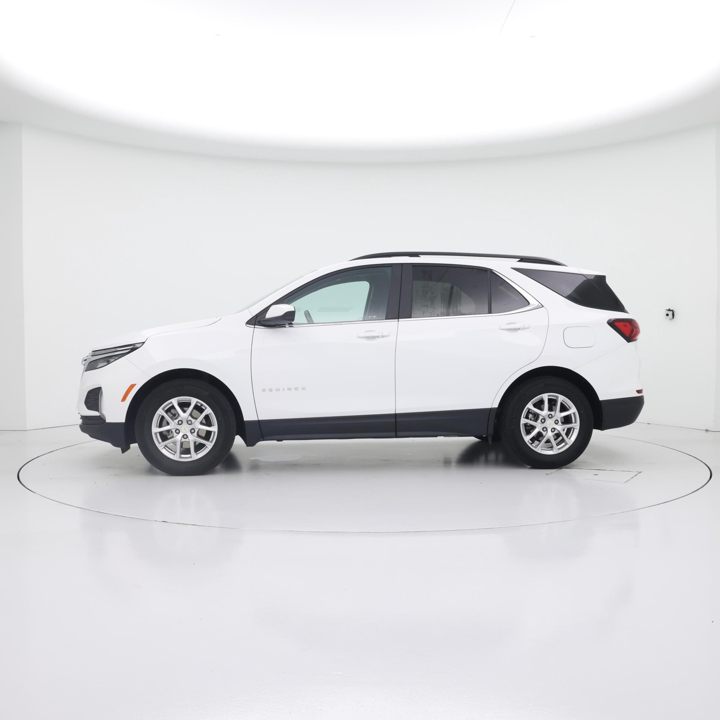 Thumbnail: 2022 Chevrolet Equinox - 3