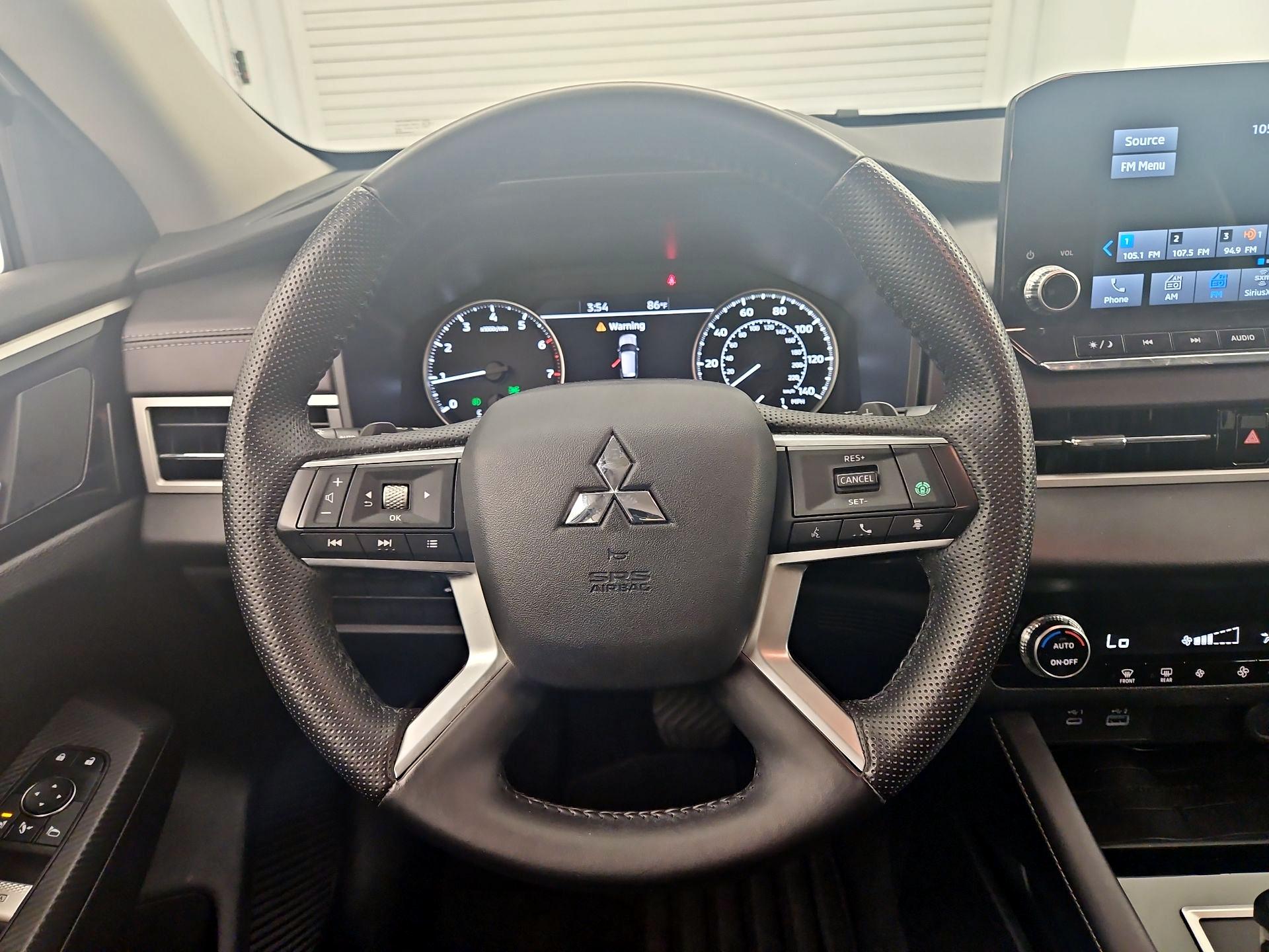 Thumbnail: 2023 Mitsubishi Outlander - 10