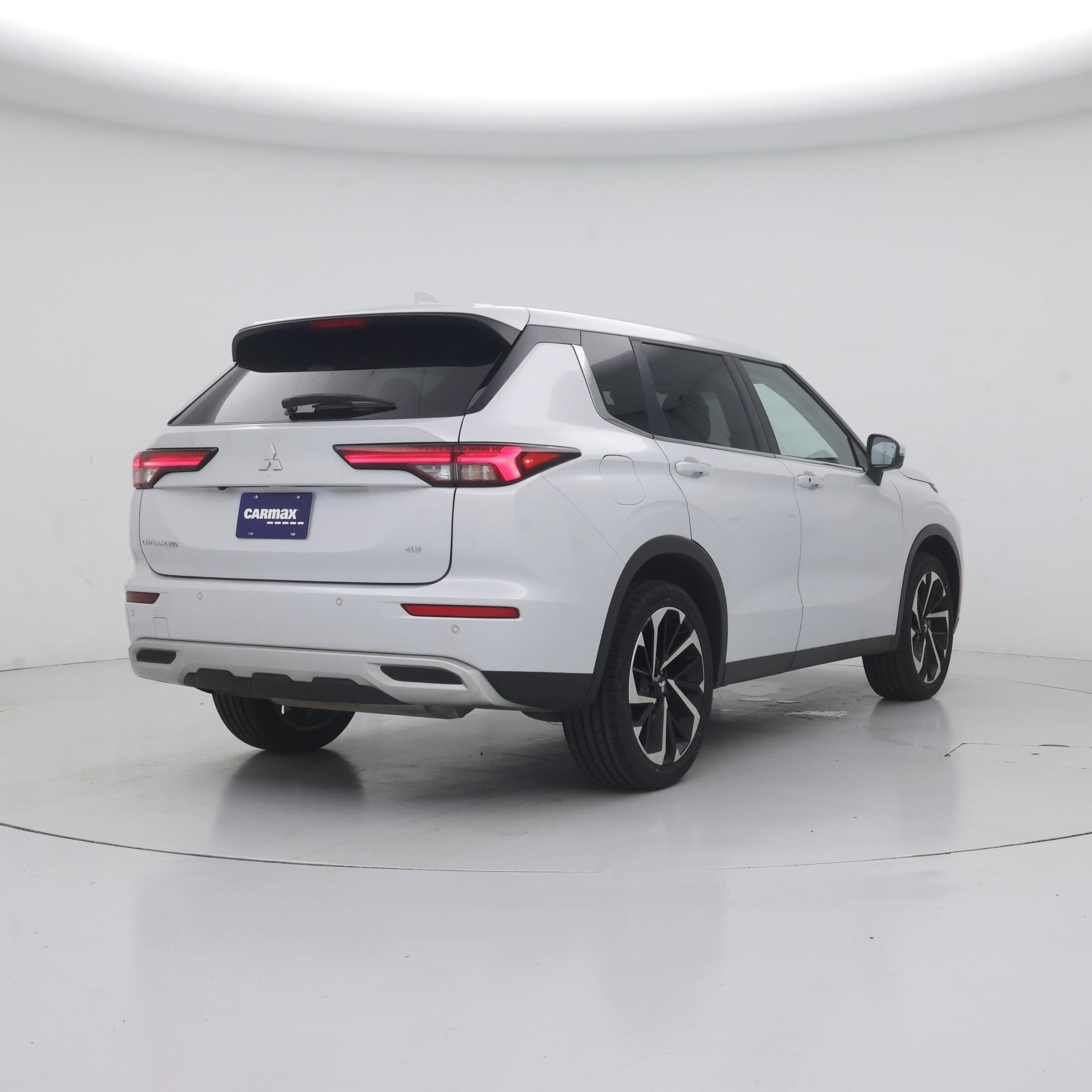 Thumbnail: 2023 Mitsubishi Outlander - 8