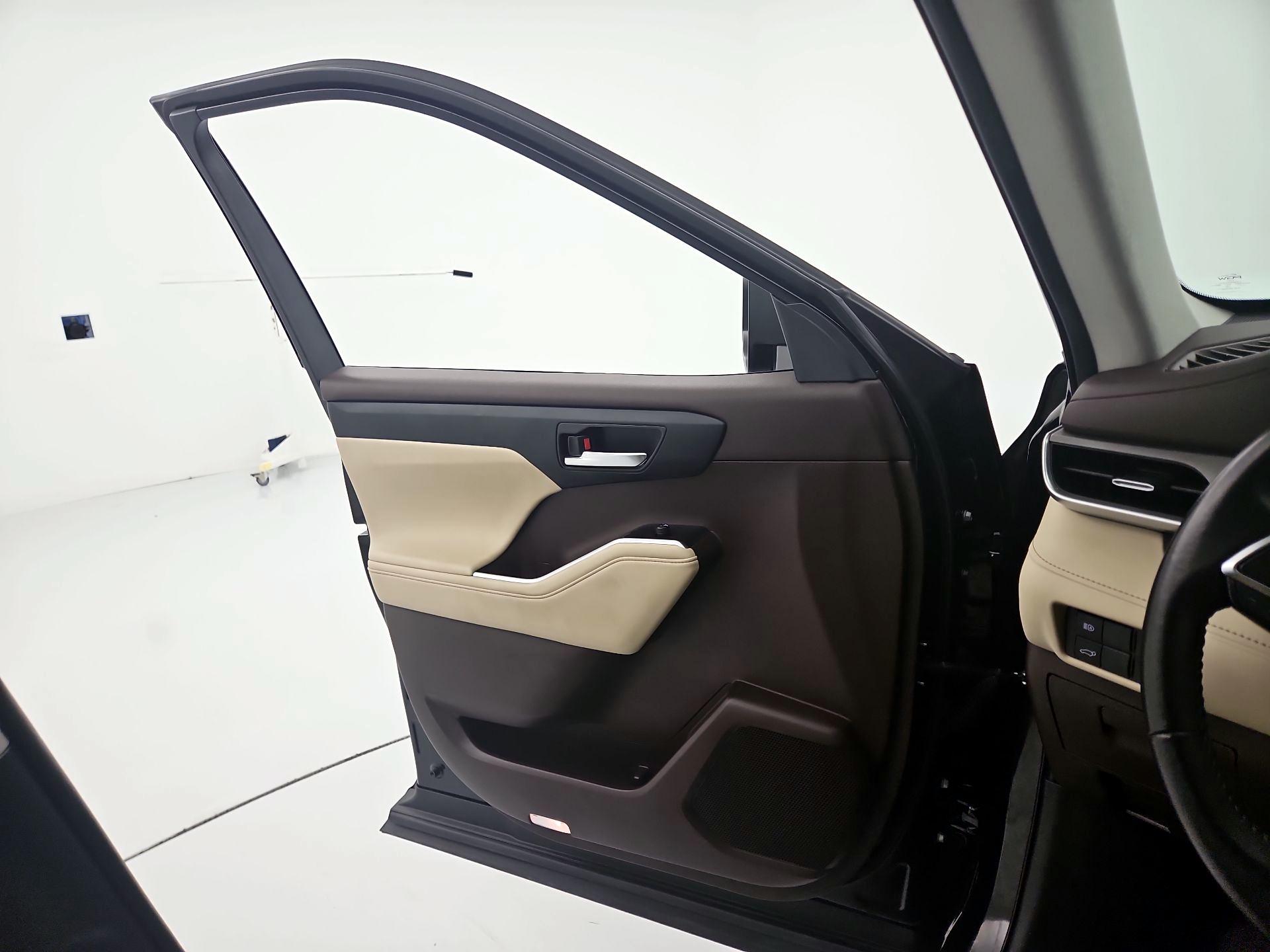 Thumbnail: 2021 Toyota Highlander - 12