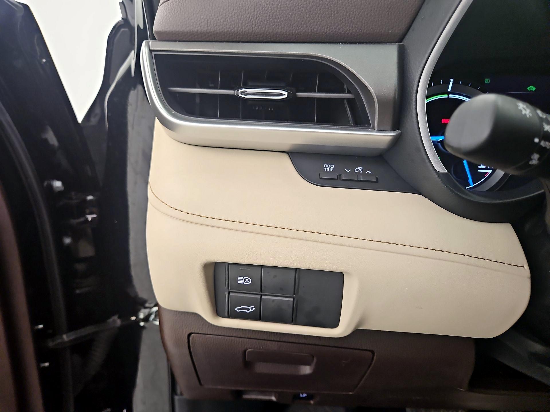 Thumbnail: 2021 Toyota Highlander - 13