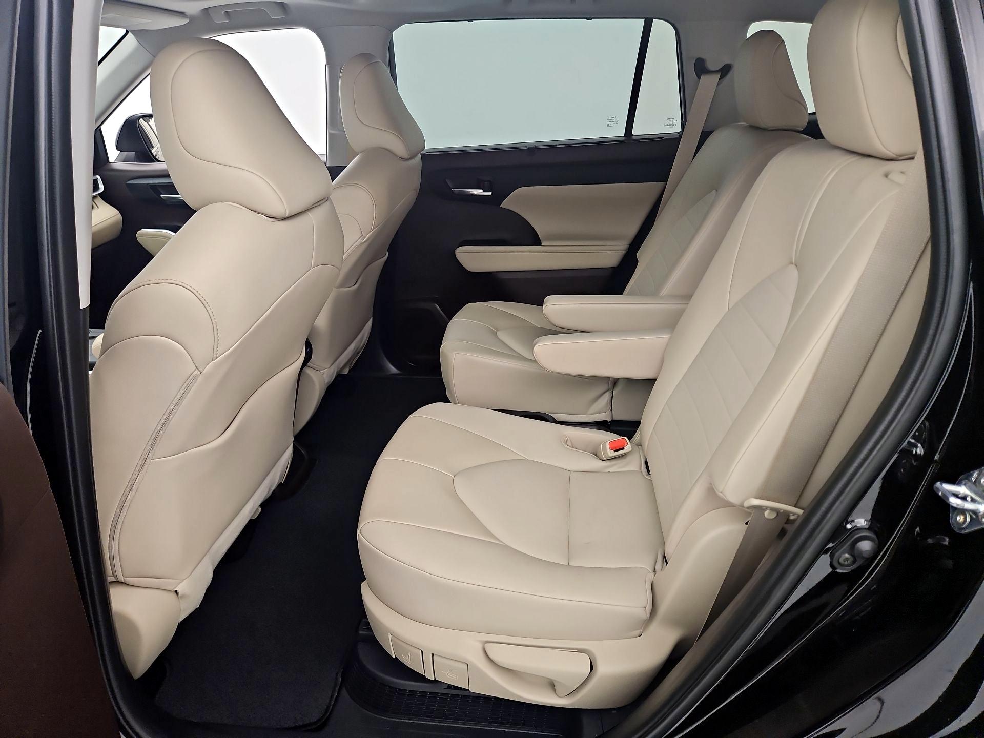 Thumbnail: 2021 Toyota Highlander - 20