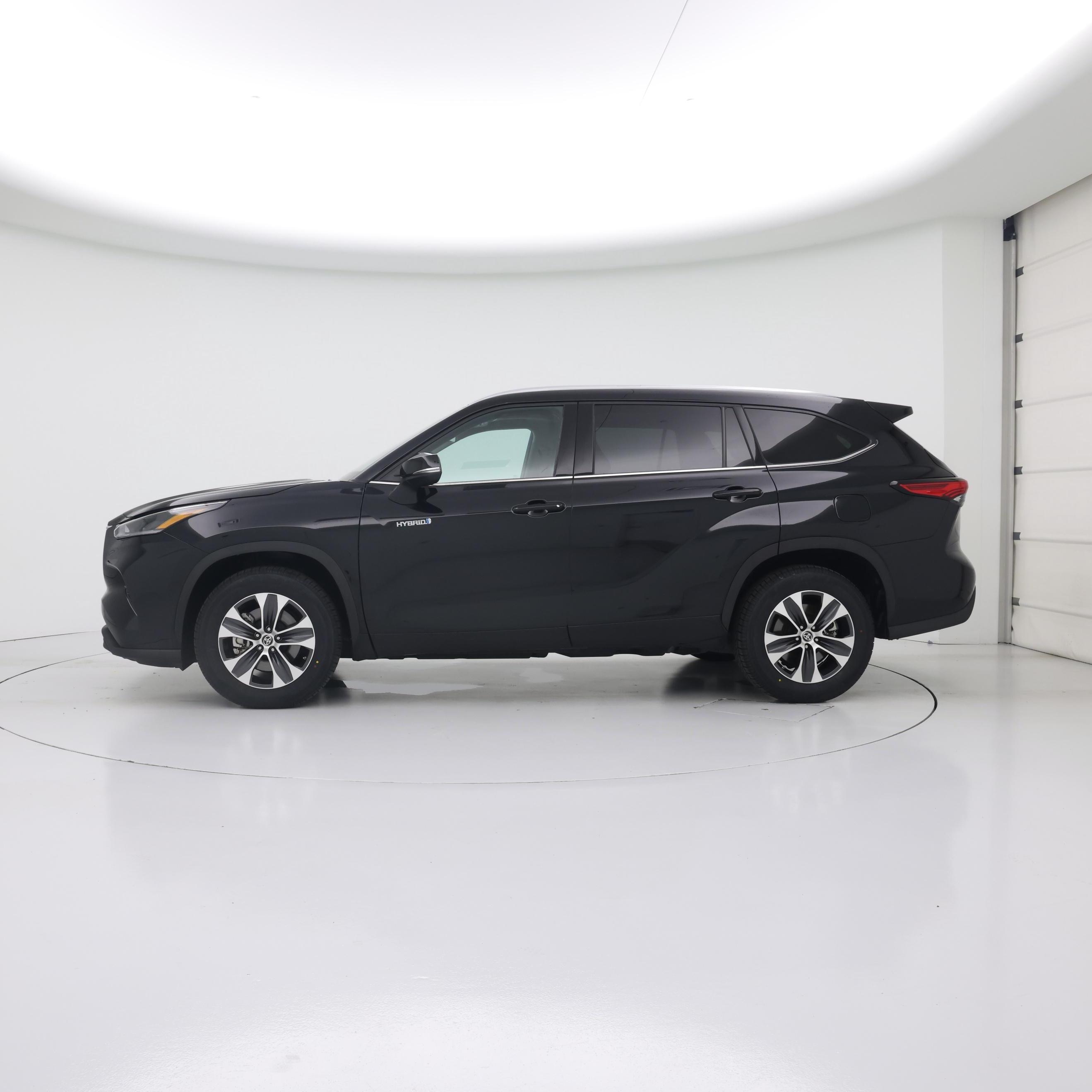 Thumbnail: 2021 Toyota Highlander - 3