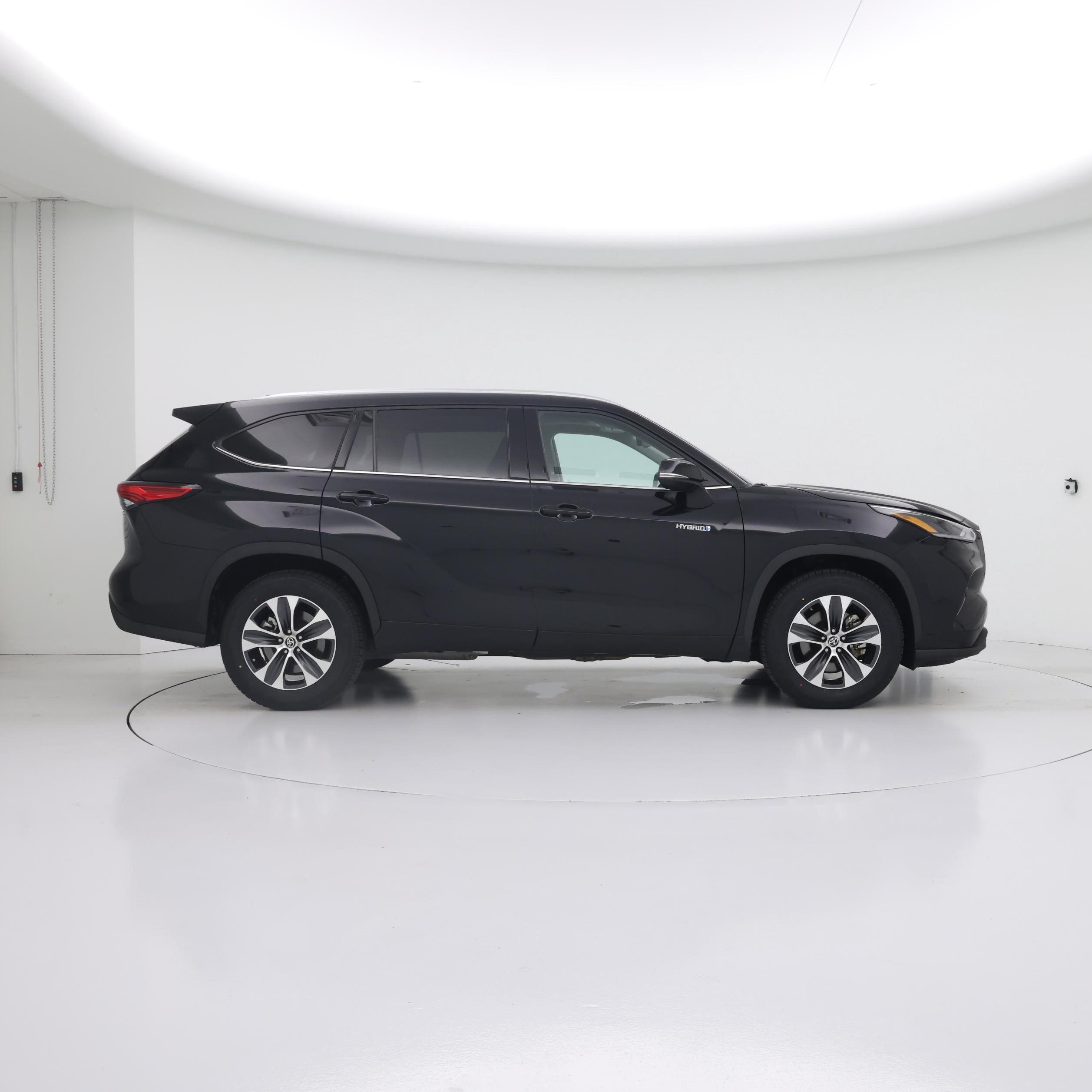 Thumbnail: 2021 Toyota Highlander - 7