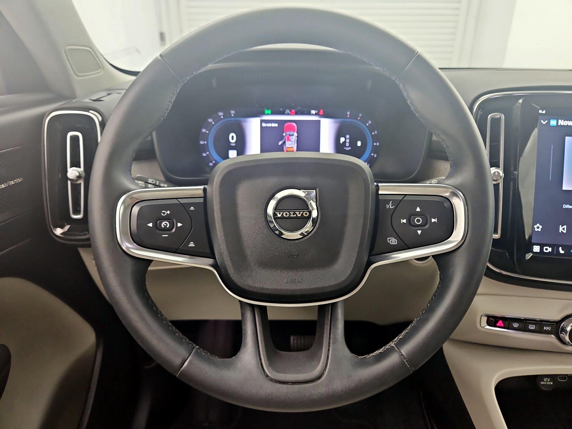 Thumbnail: 2023 Volvo XC40 - 10