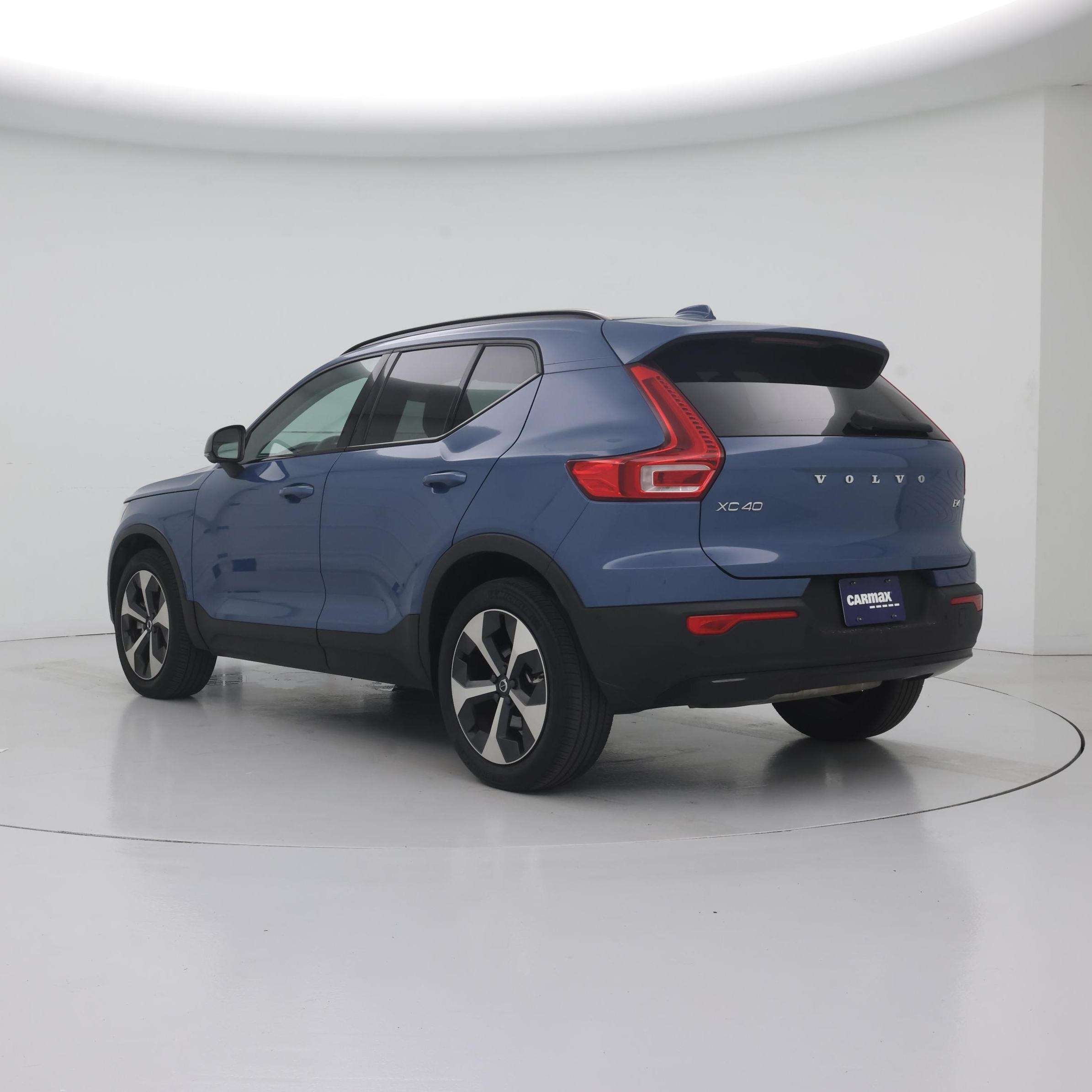 Thumbnail: 2023 Volvo XC40 - 2
