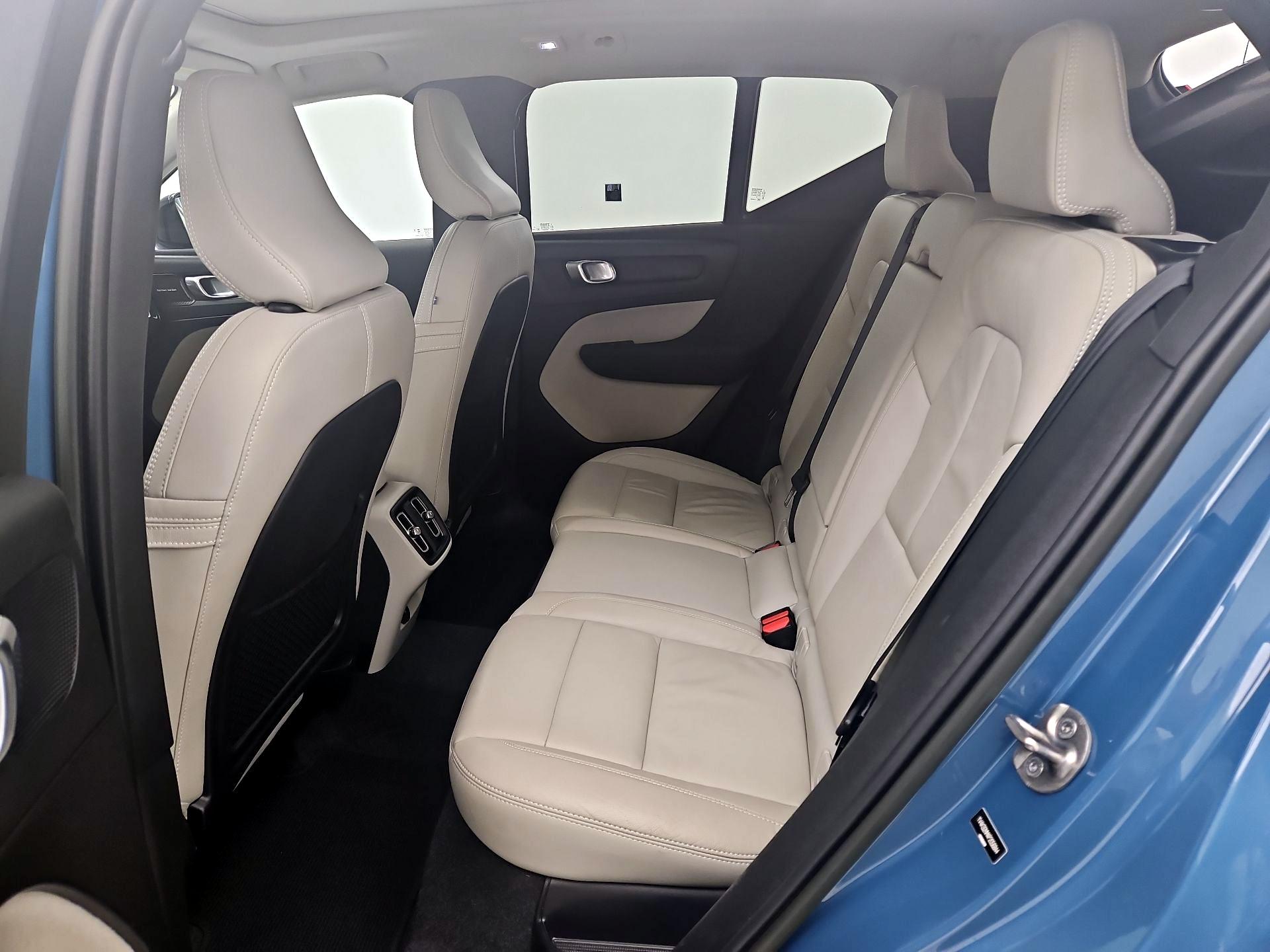 Thumbnail: 2023 Volvo XC40 - 20