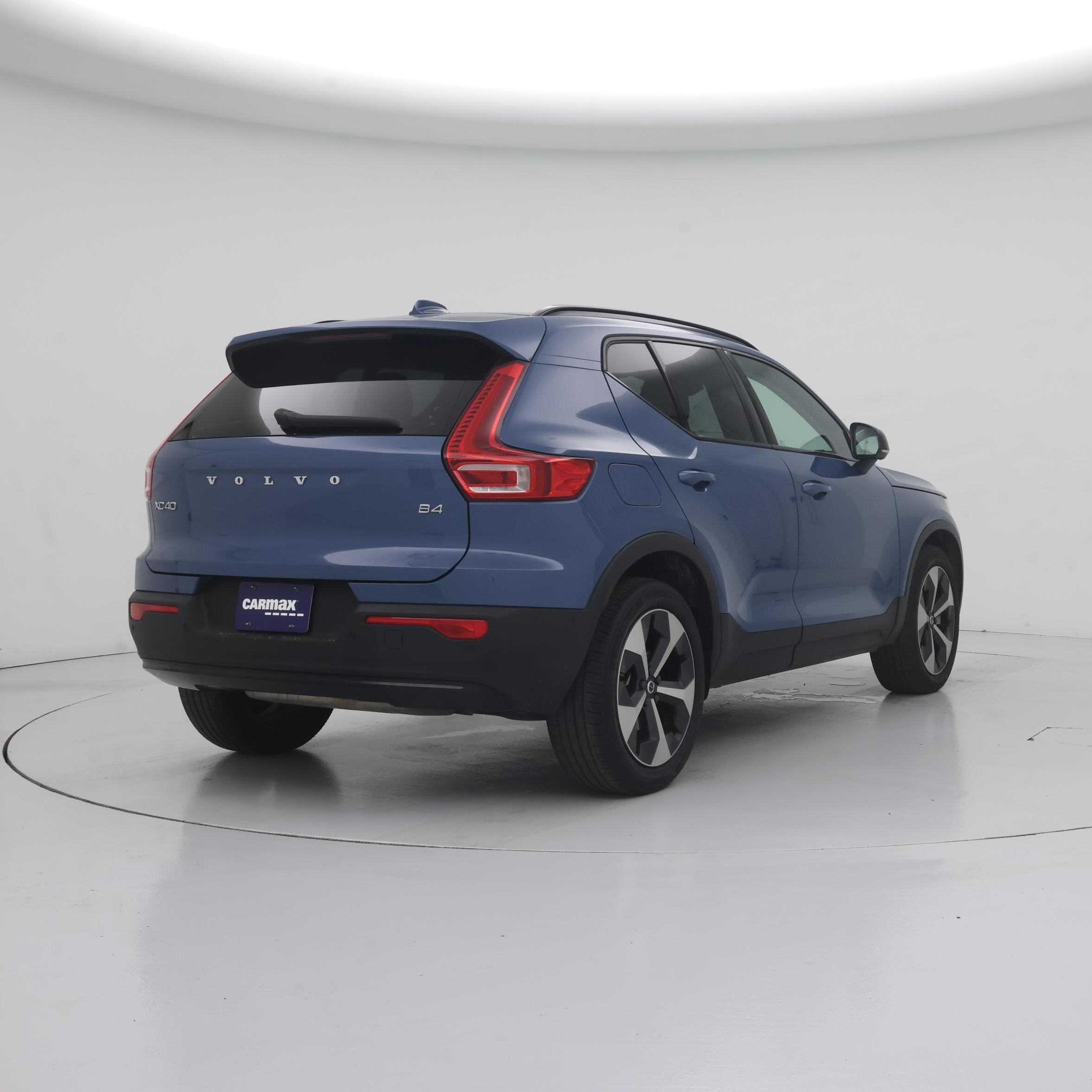 Thumbnail: 2023 Volvo XC40 - 8