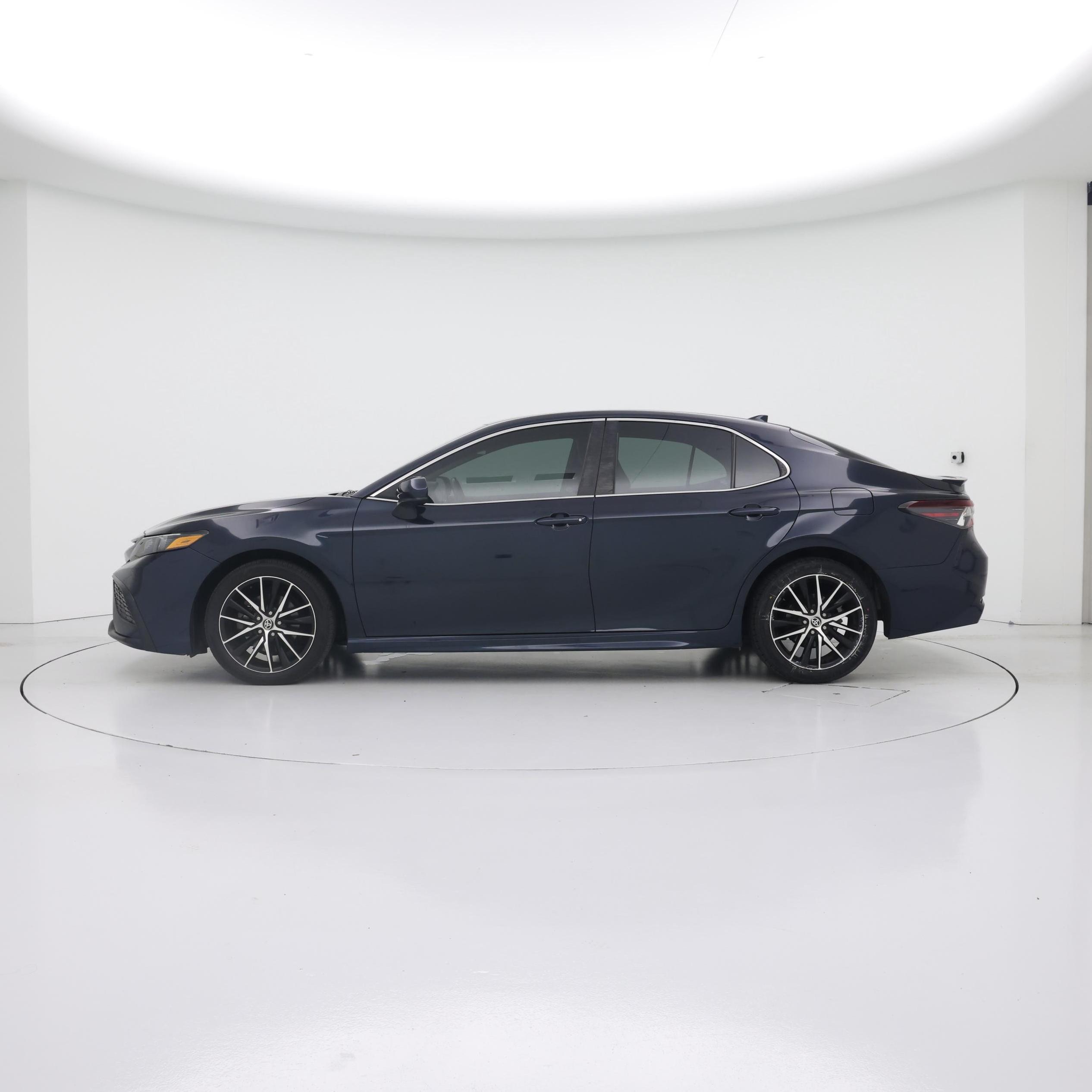Thumbnail: 2021 Toyota Camry - 3