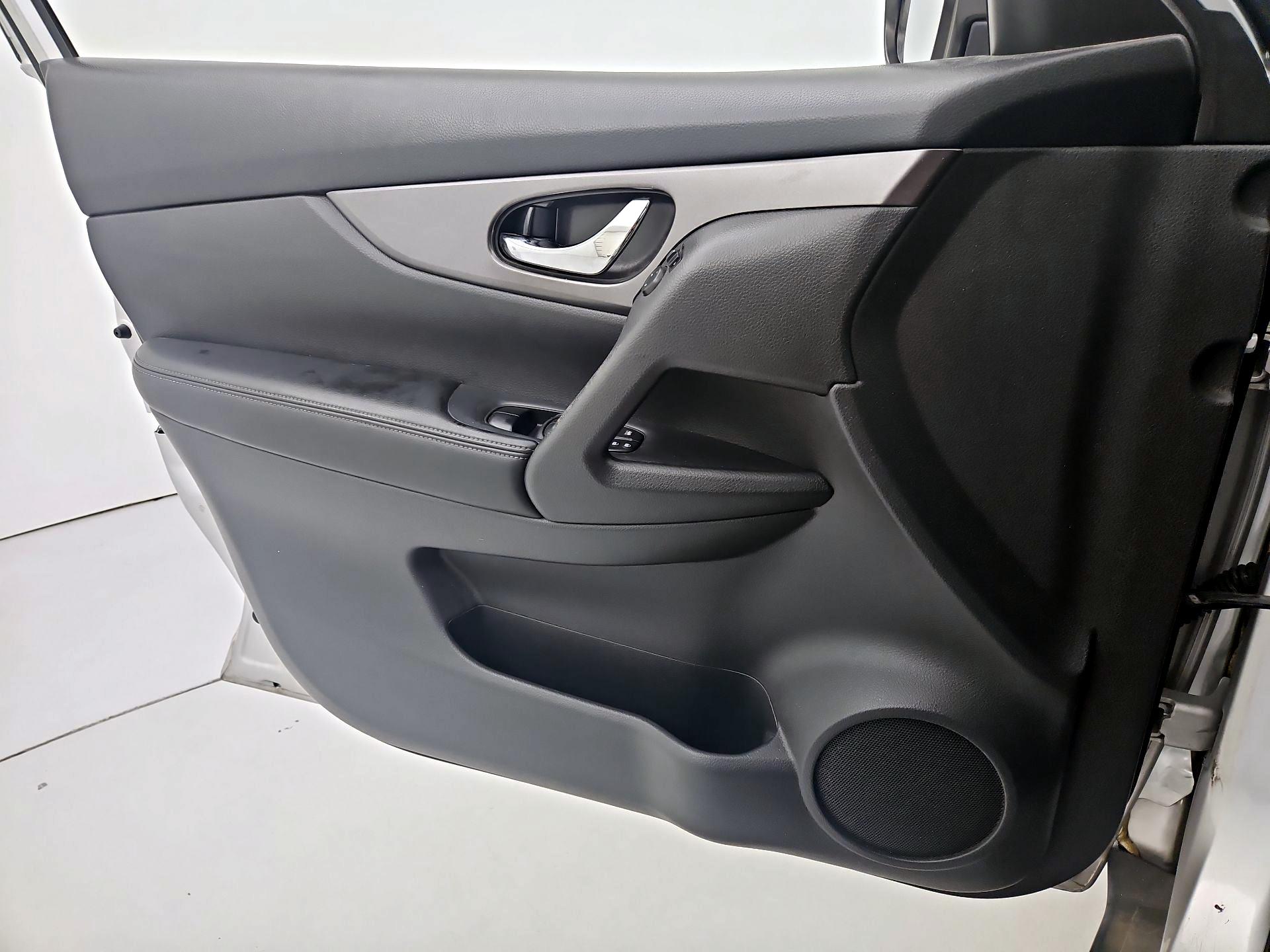 Thumbnail: 2015 Nissan Rogue - 12